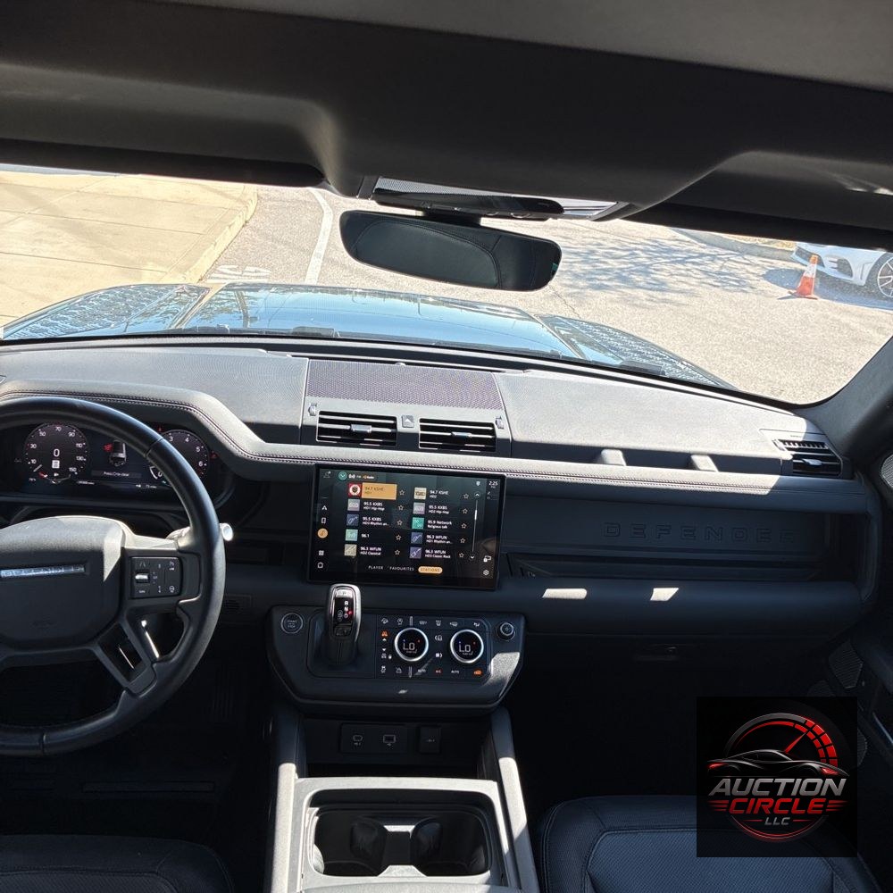 2024 Land Rover Defender 130 X-Dyn SE P400
