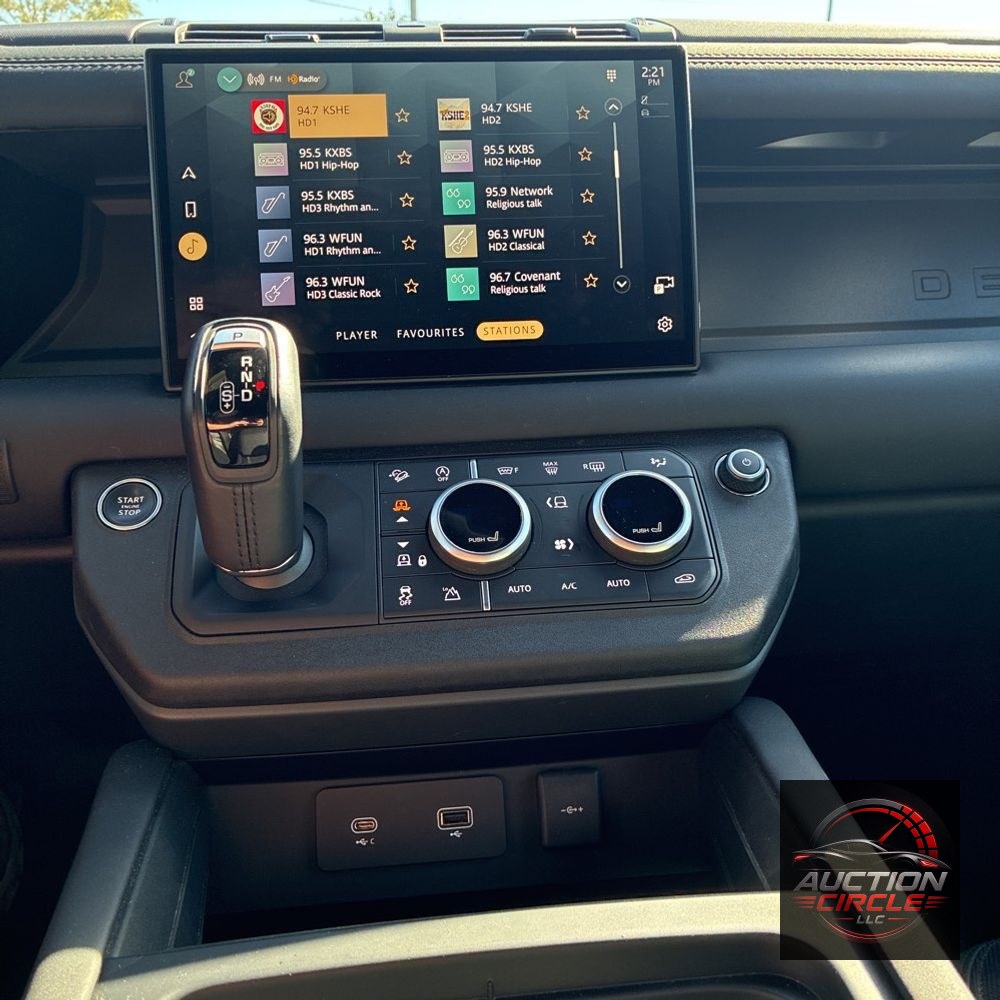 2024 Land Rover Defender 130 X-Dyn SE P400