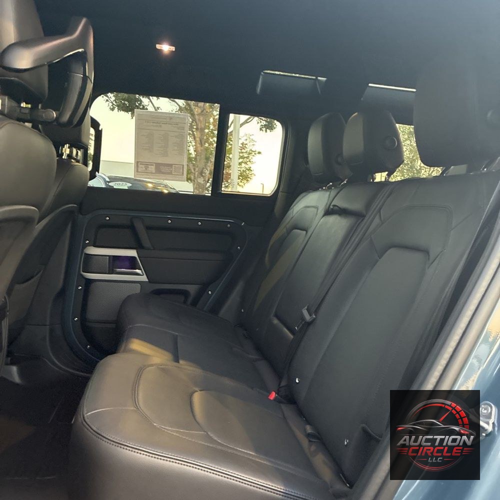2024 Land Rover Defender 110 S P400