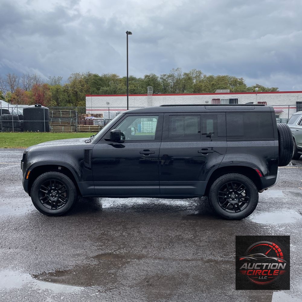 2025 Land Rover Defender 110 S P300
