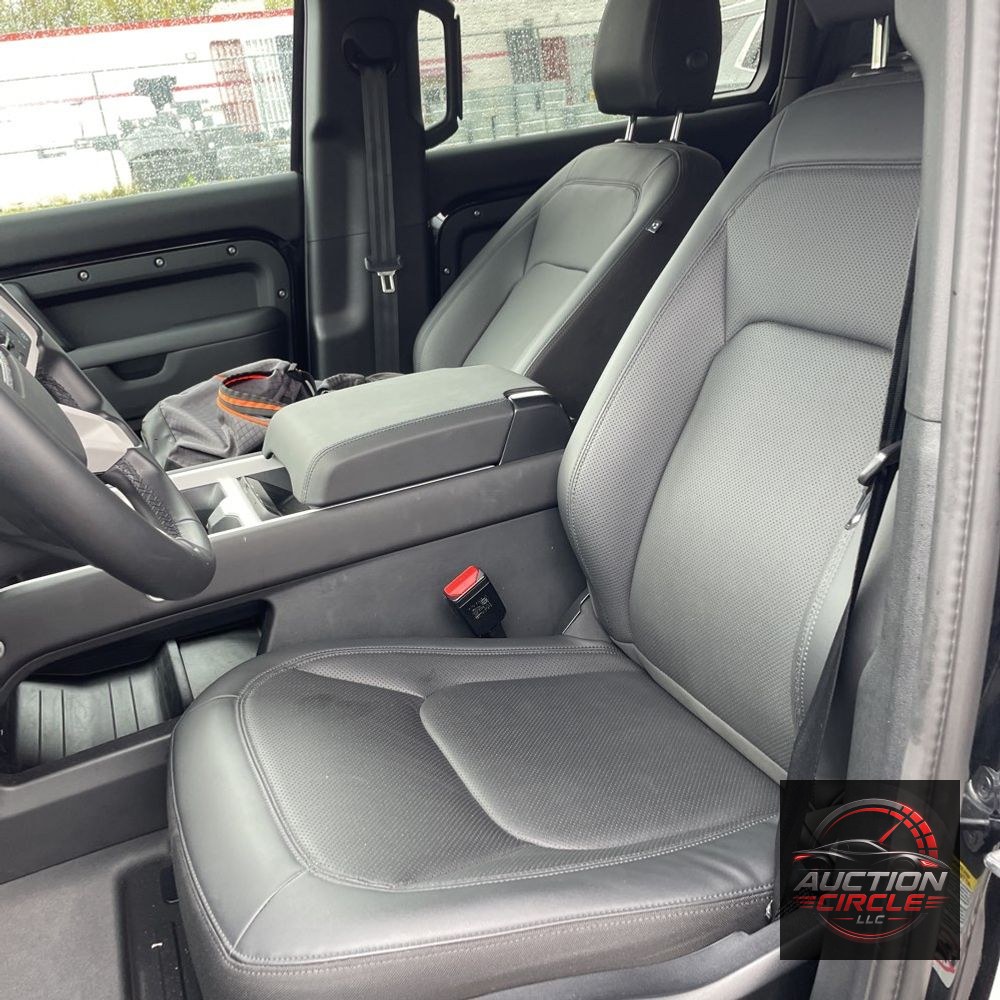 2025 Land Rover Defender 110 S P300