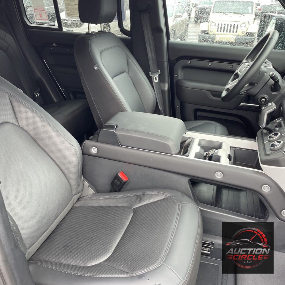 2025 Land Rover Defender 110 S P300