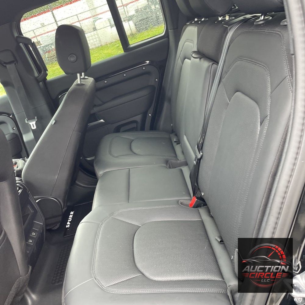 2025 Land Rover Defender 110 S P300