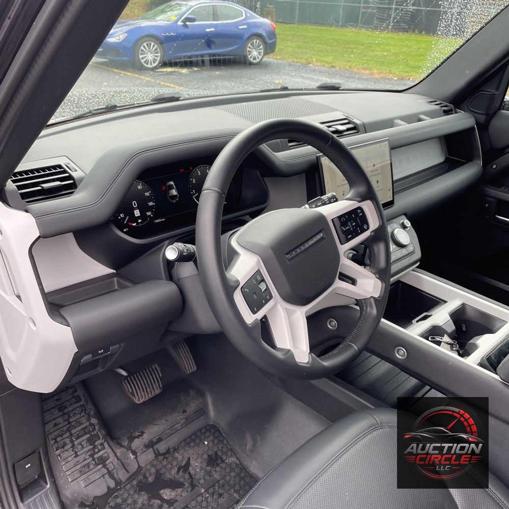 2025 Land Rover Defender 110 S P300