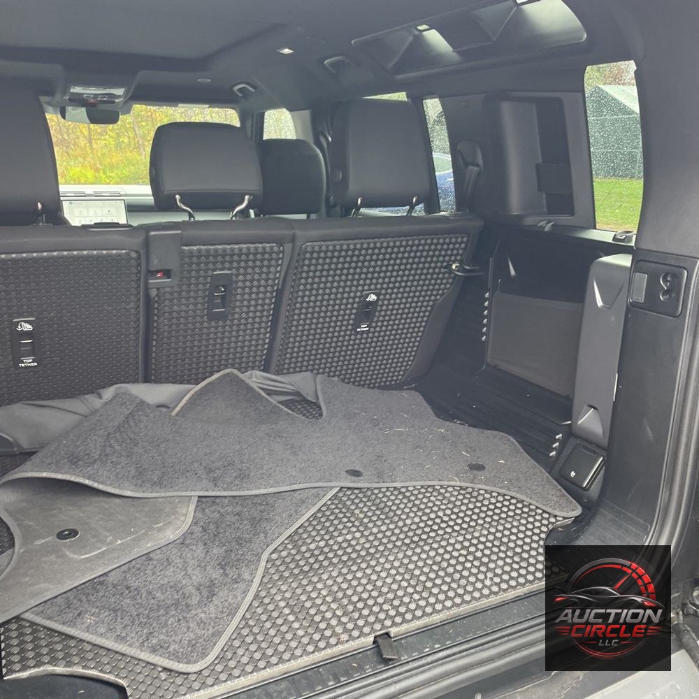 2025 Land Rover Defender 110 S P300