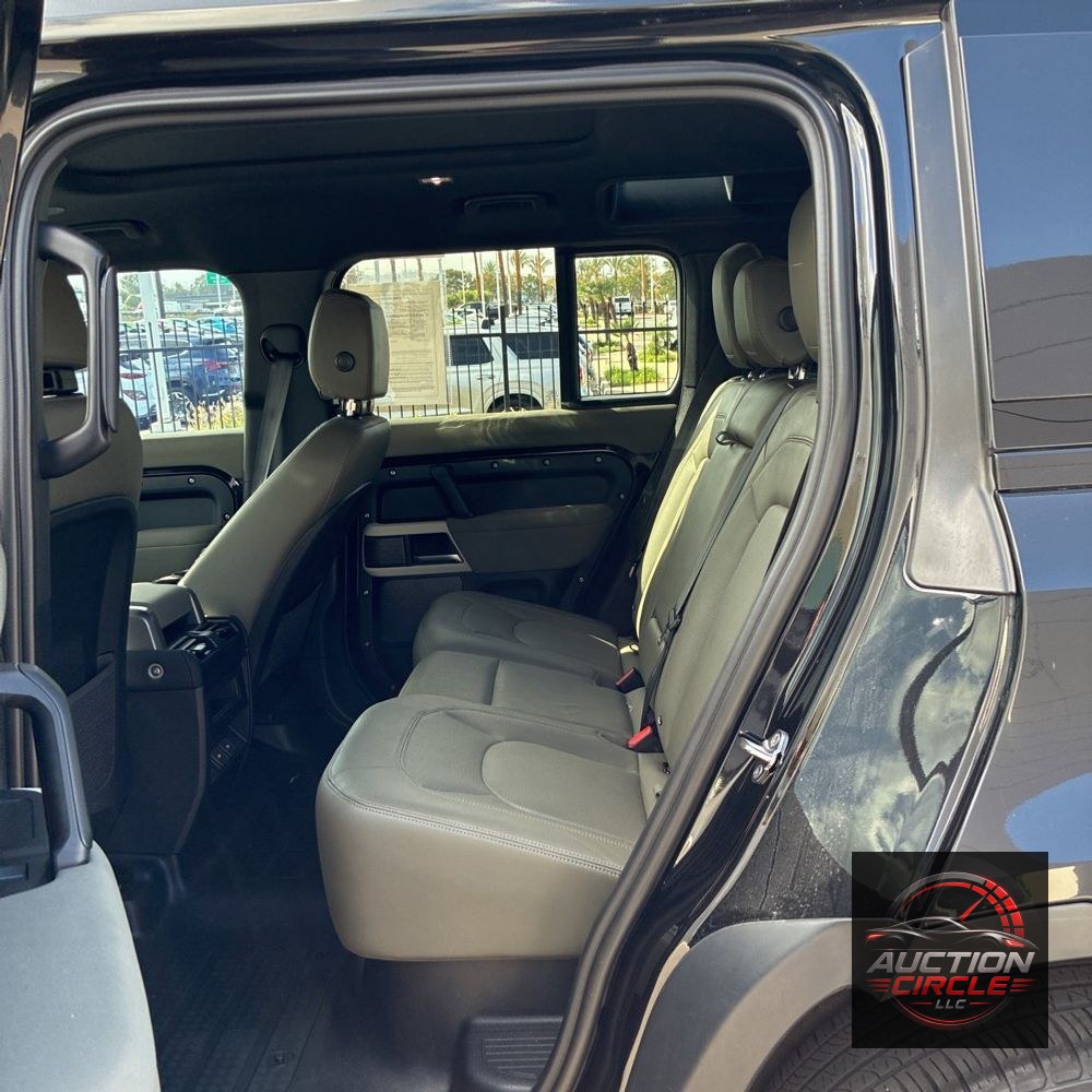 2023 Land Rover Defender 110 SE