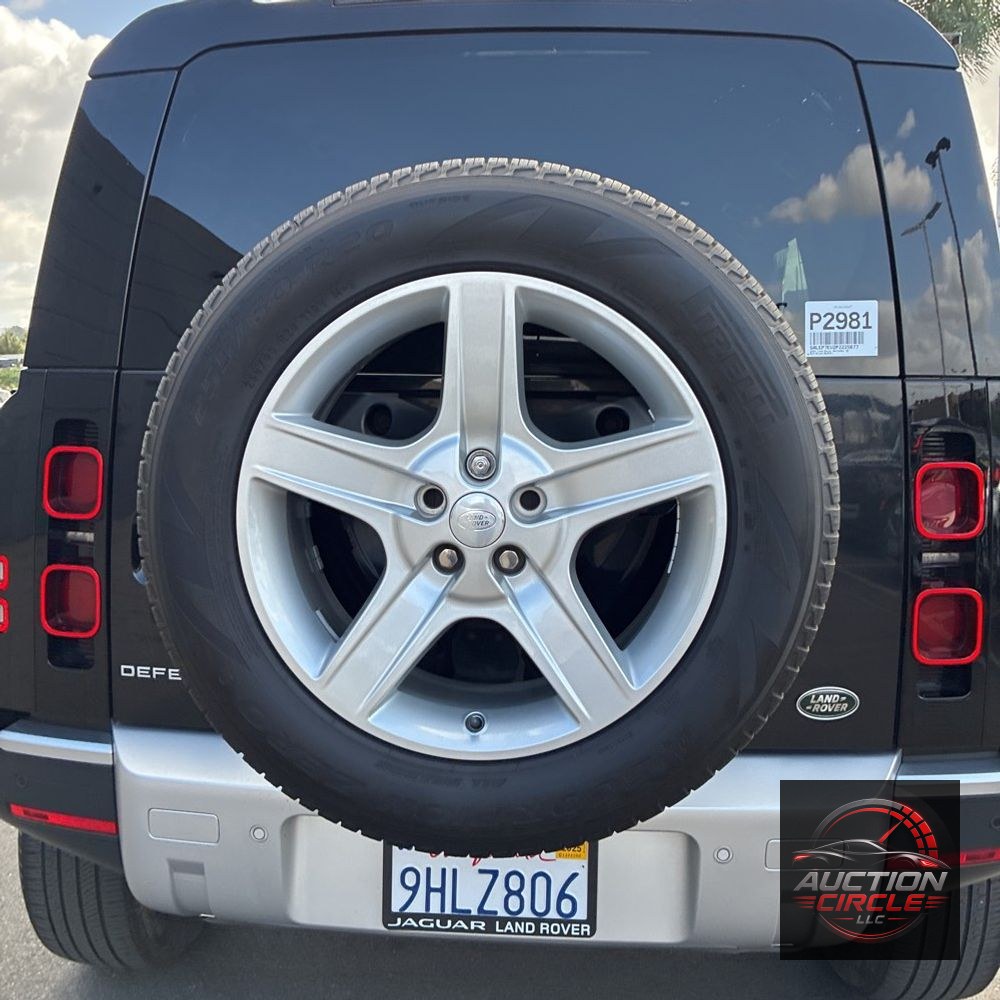 2023 Land Rover Defender 110 SE