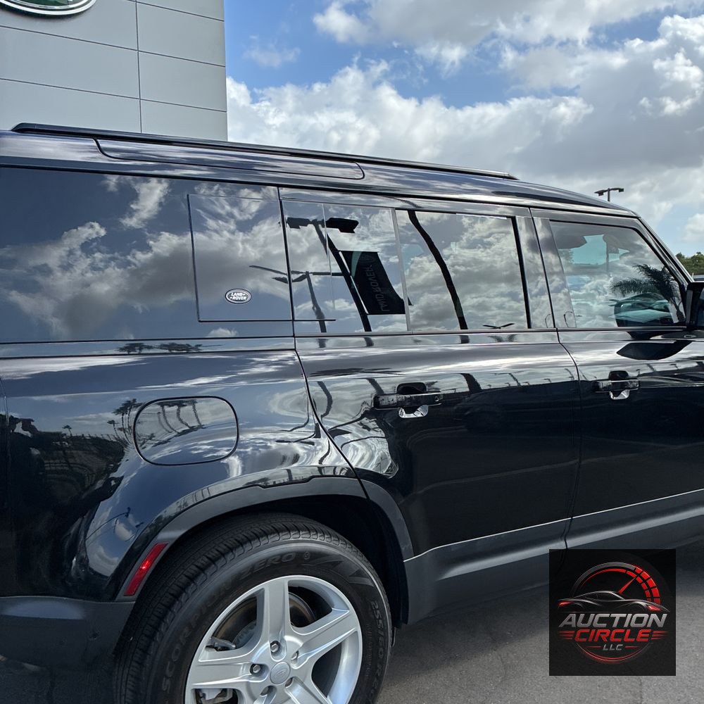 2023 Land Rover Defender 110 SE