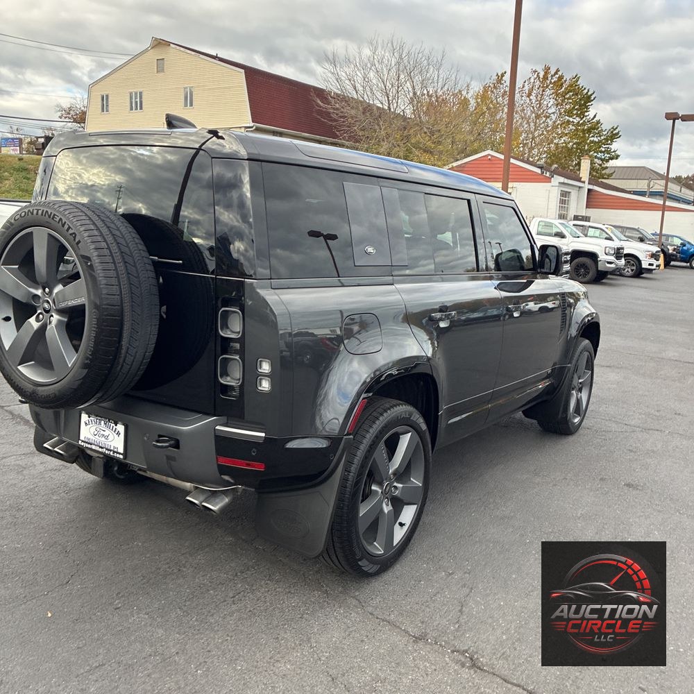 2024 Land Rover Defender 110 Carp Ed V8 P525