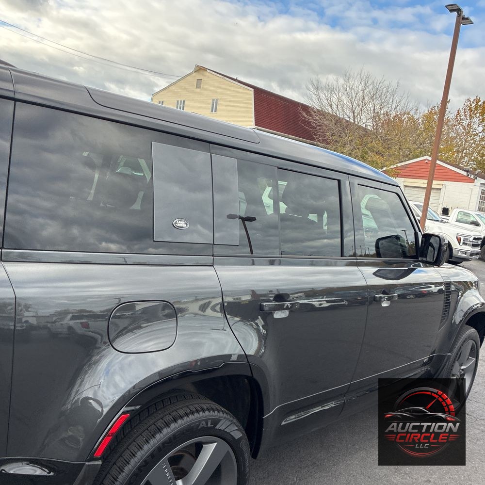 2024 Land Rover Defender 110 Carp Ed V8 P525