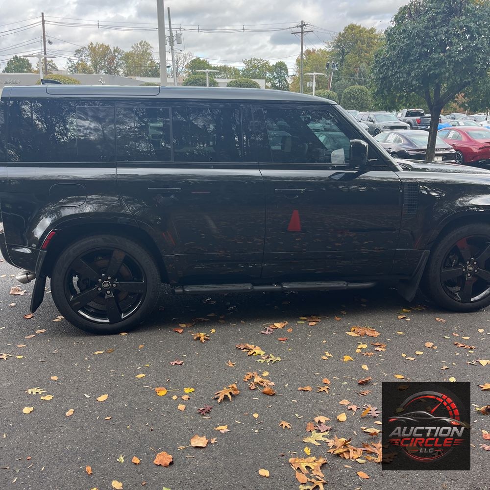 2025 Land Rover Defender 110 V8 P525
