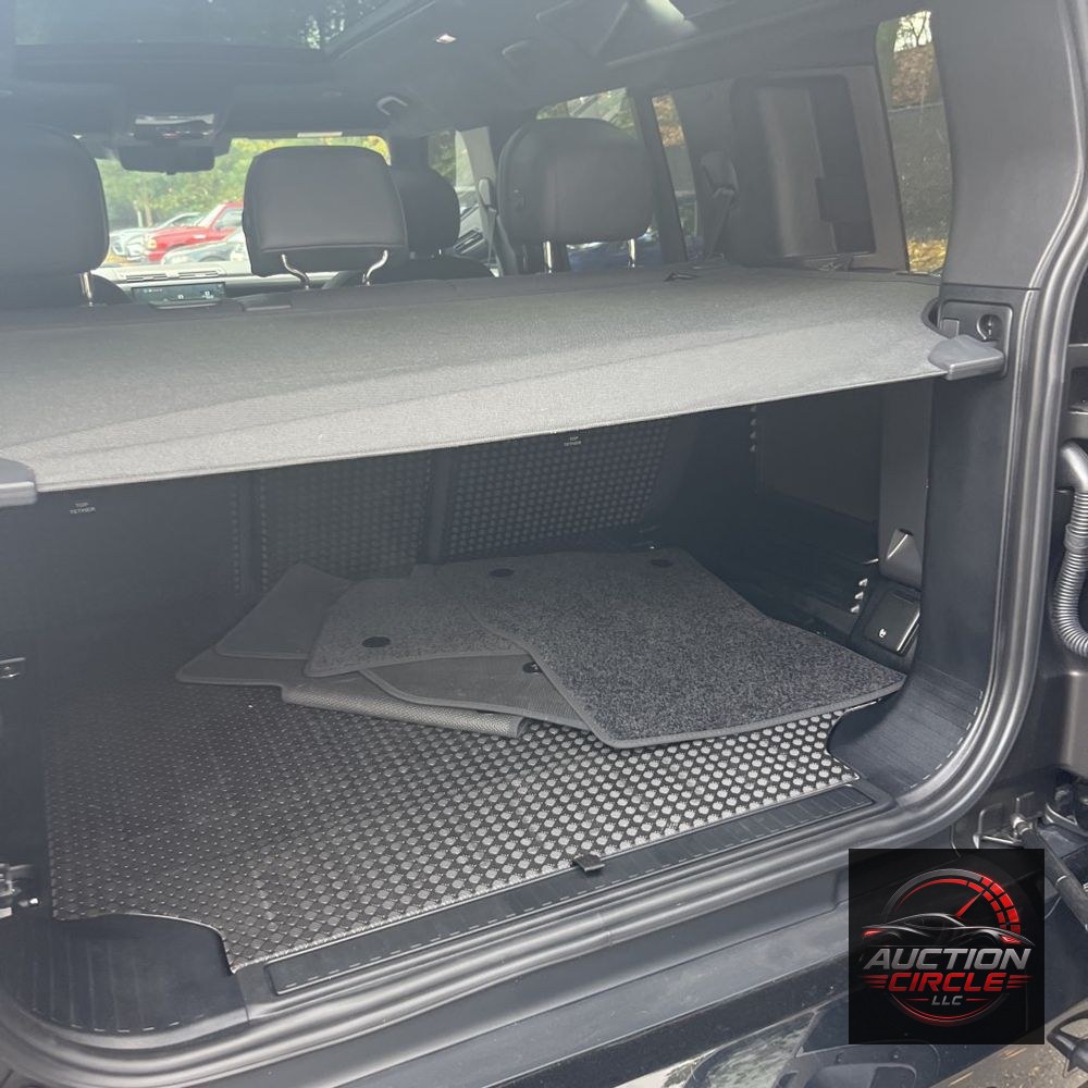 2025 Land Rover Defender 110 V8 P525