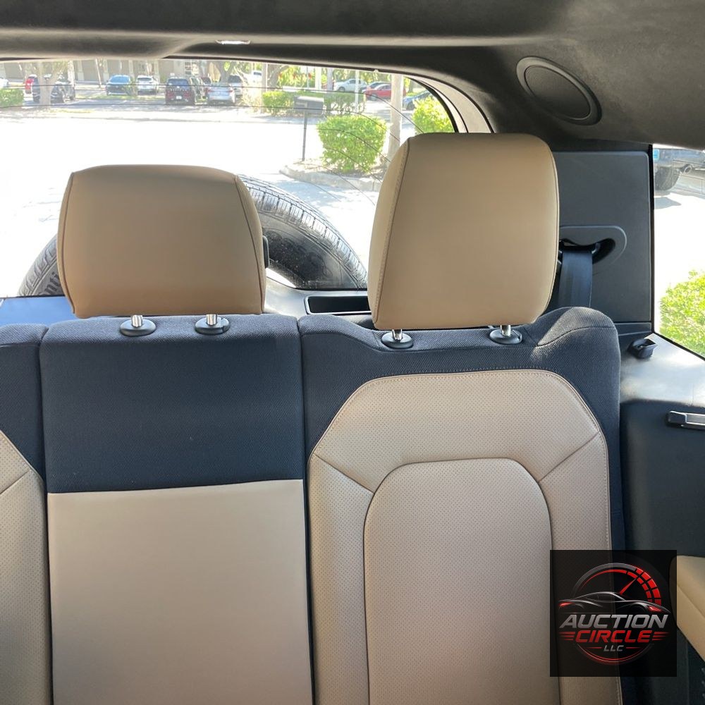 2025 Land Rover Defender 130 V8 P500