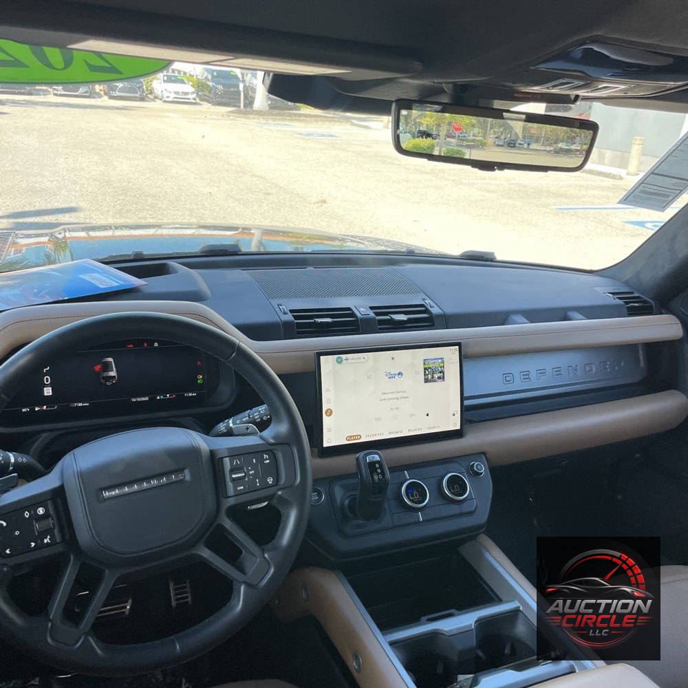 2025 Land Rover Defender 130 V8 P500