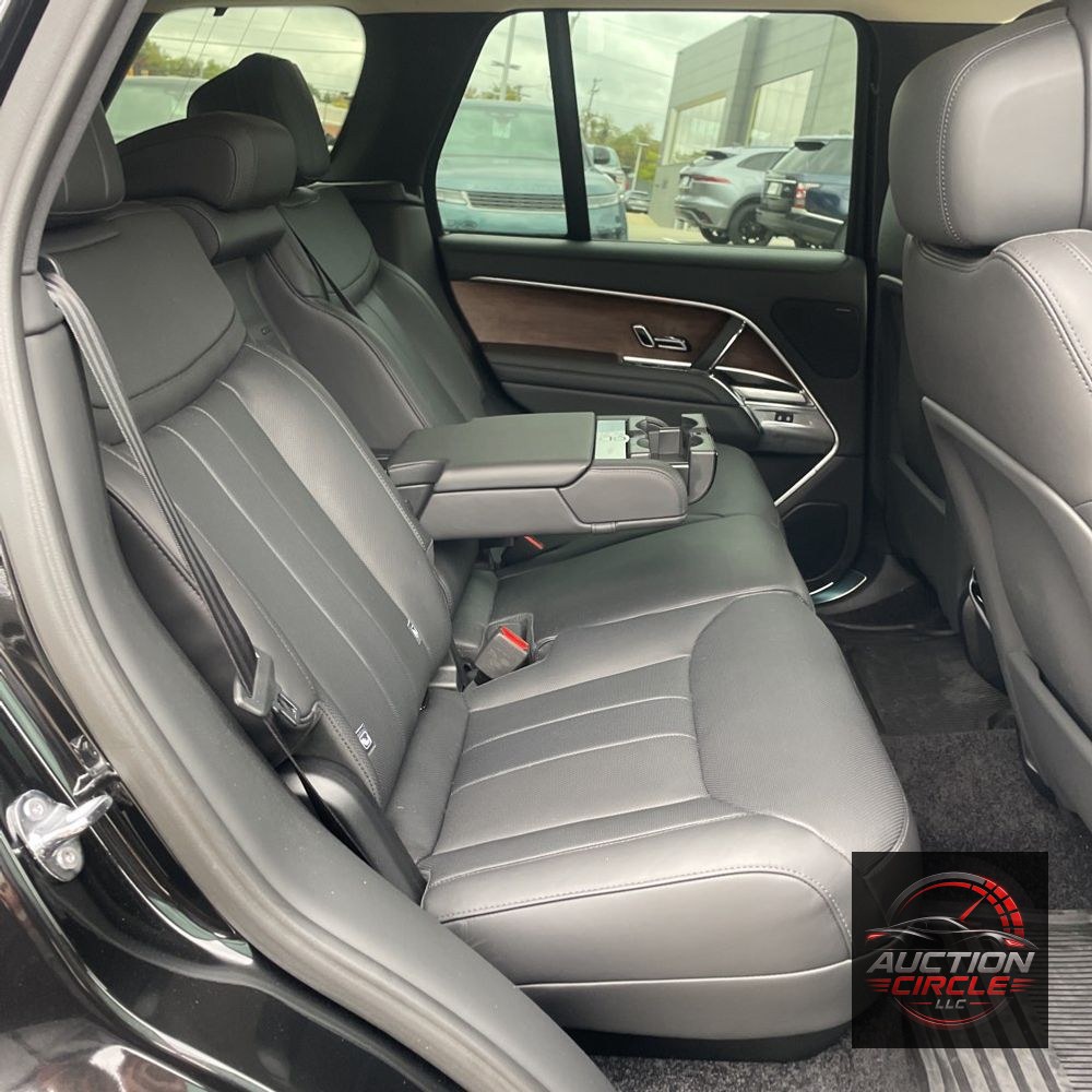 2025 Land Rover Range Rover SE P530
