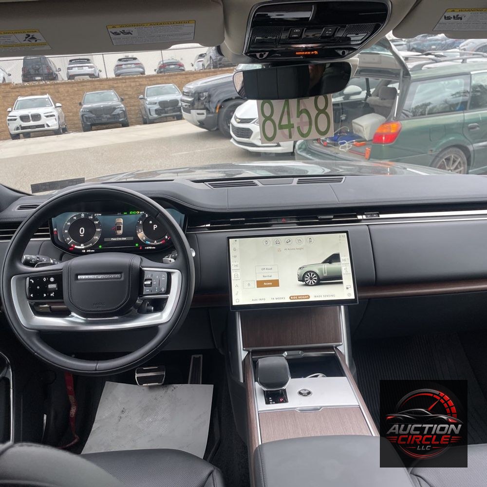 2025 Land Rover Range Rover SE P530