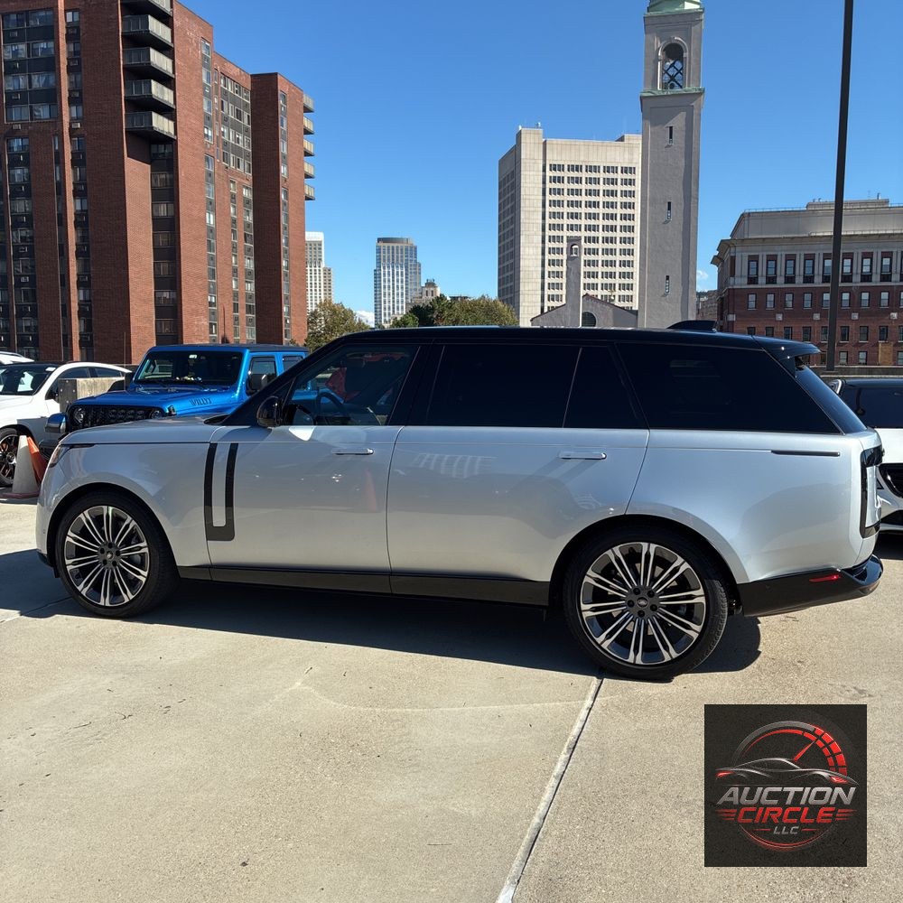 2023 Land Rover Range Rover P530 SE LWB