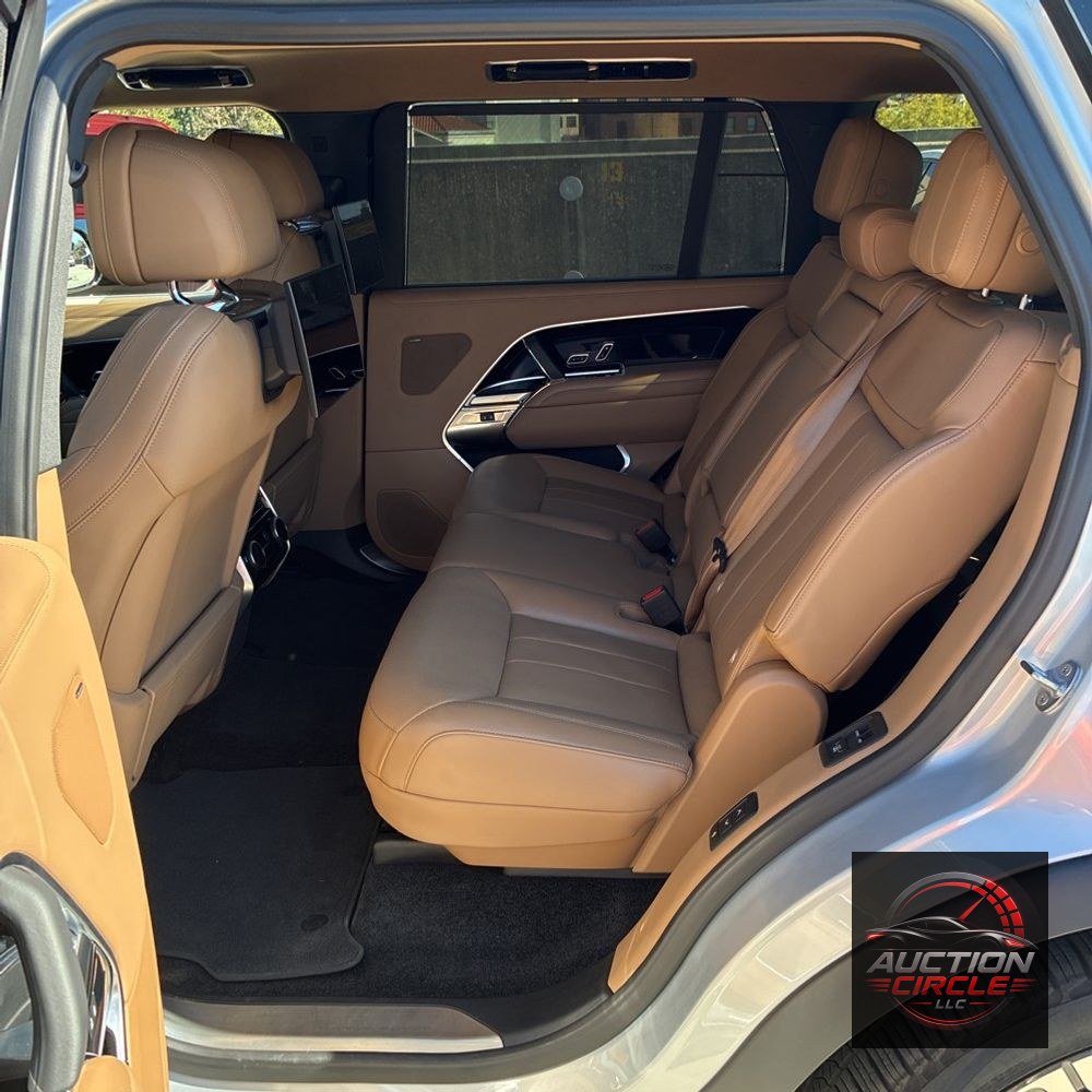 2023 Land Rover Range Rover P530 SE LWB