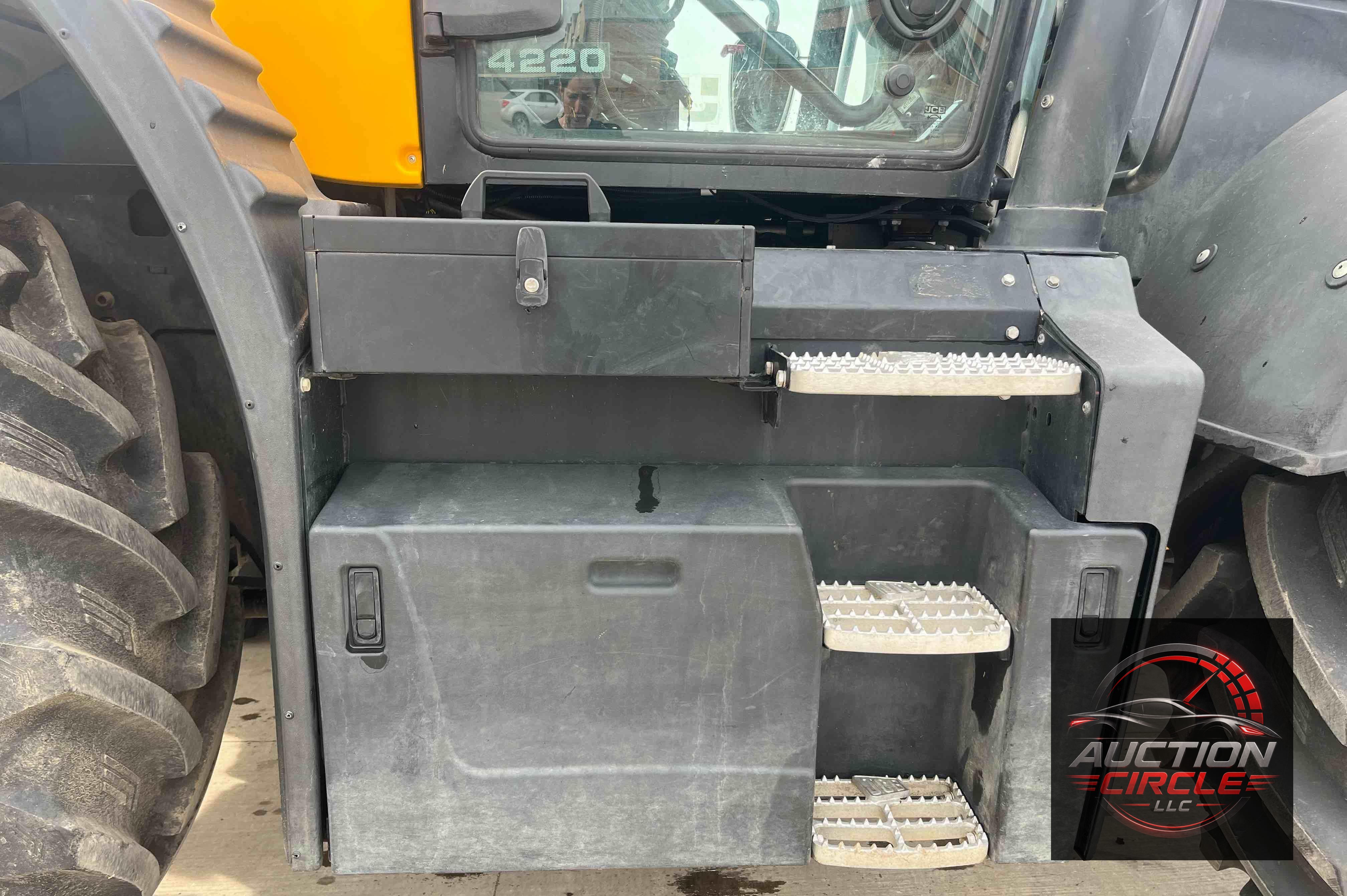 2020 Jcb 4220