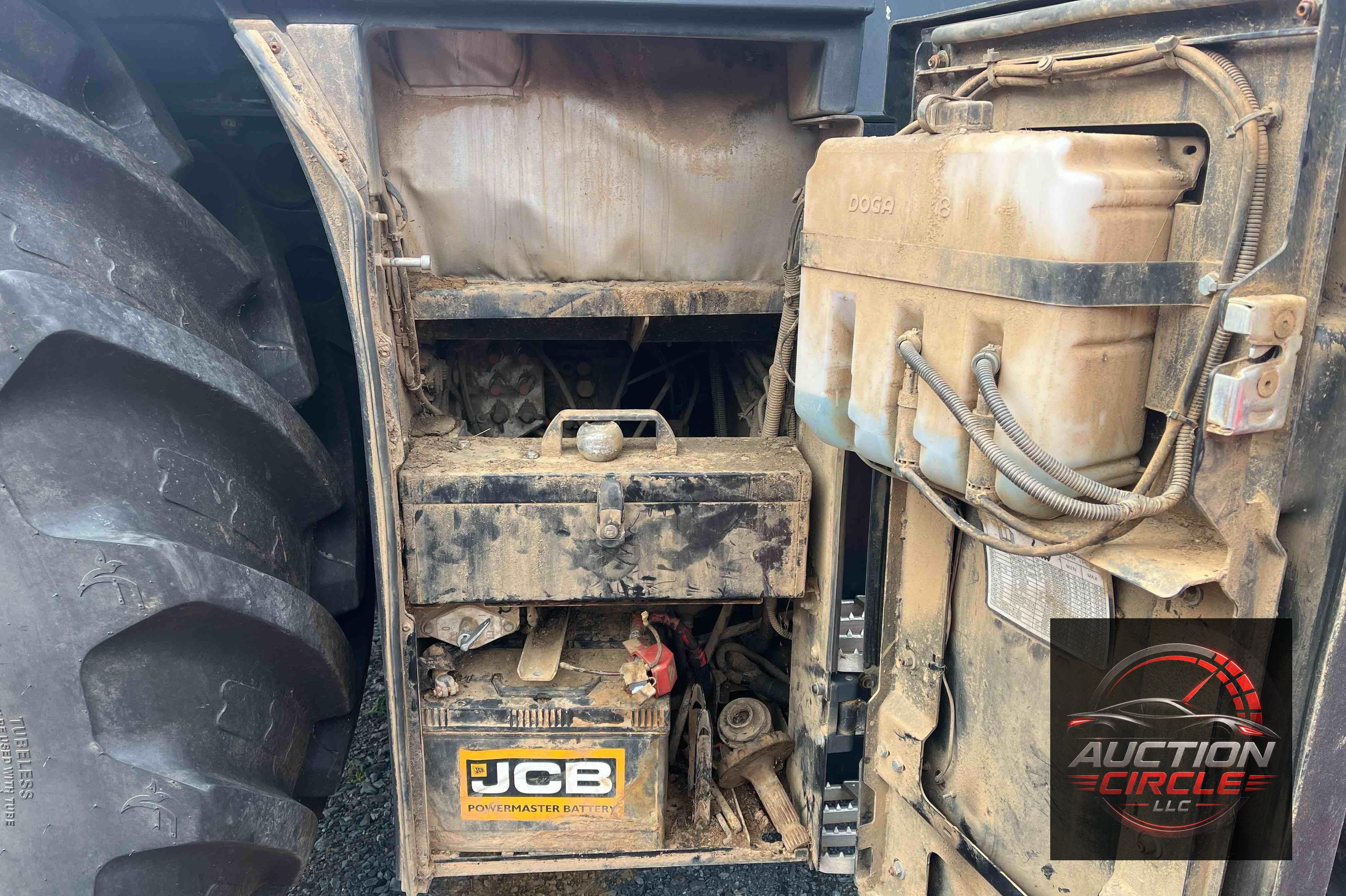 2020 JCB 8330