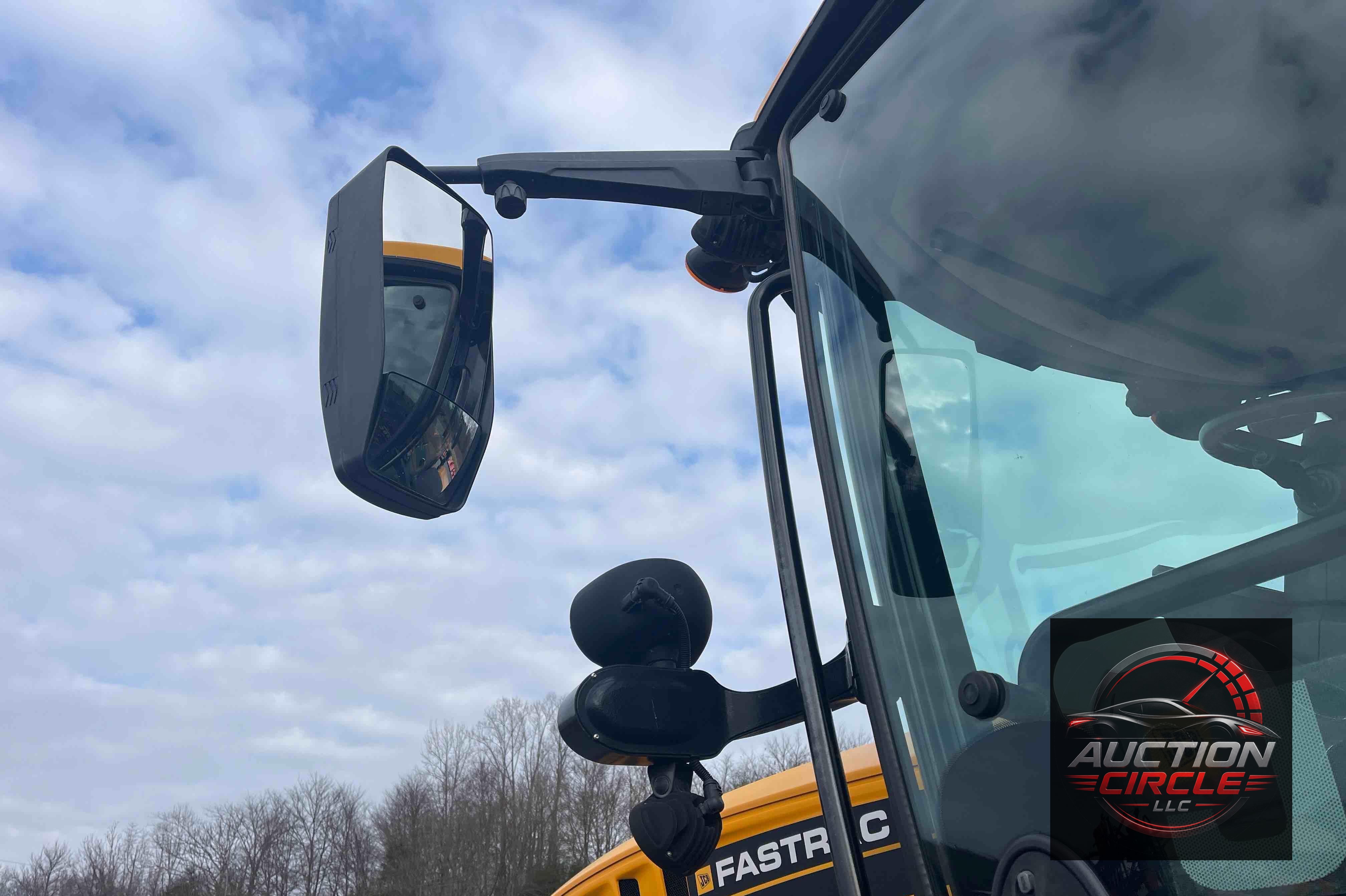 2020 JCB 8330