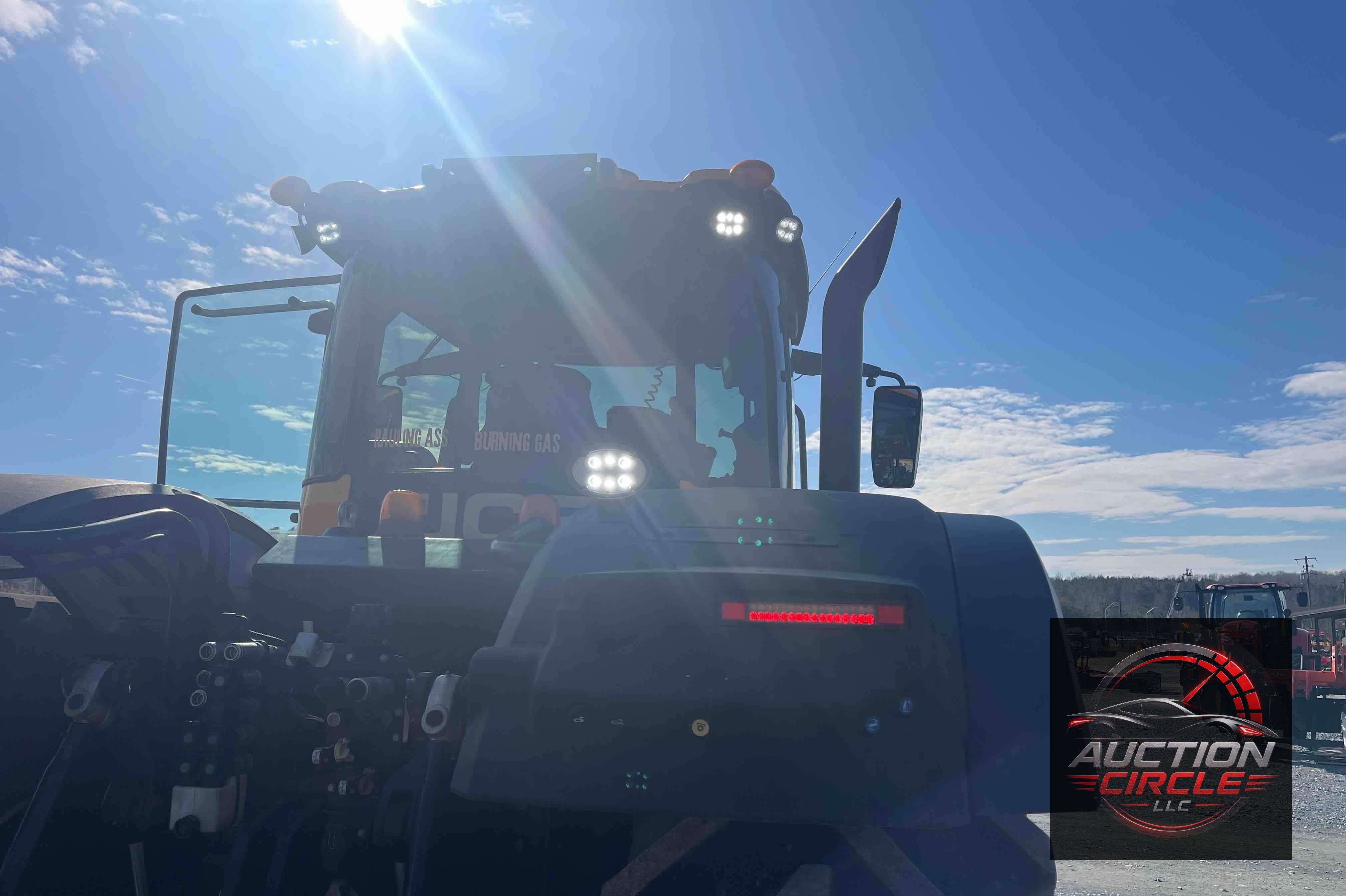 2020 JCB 8330