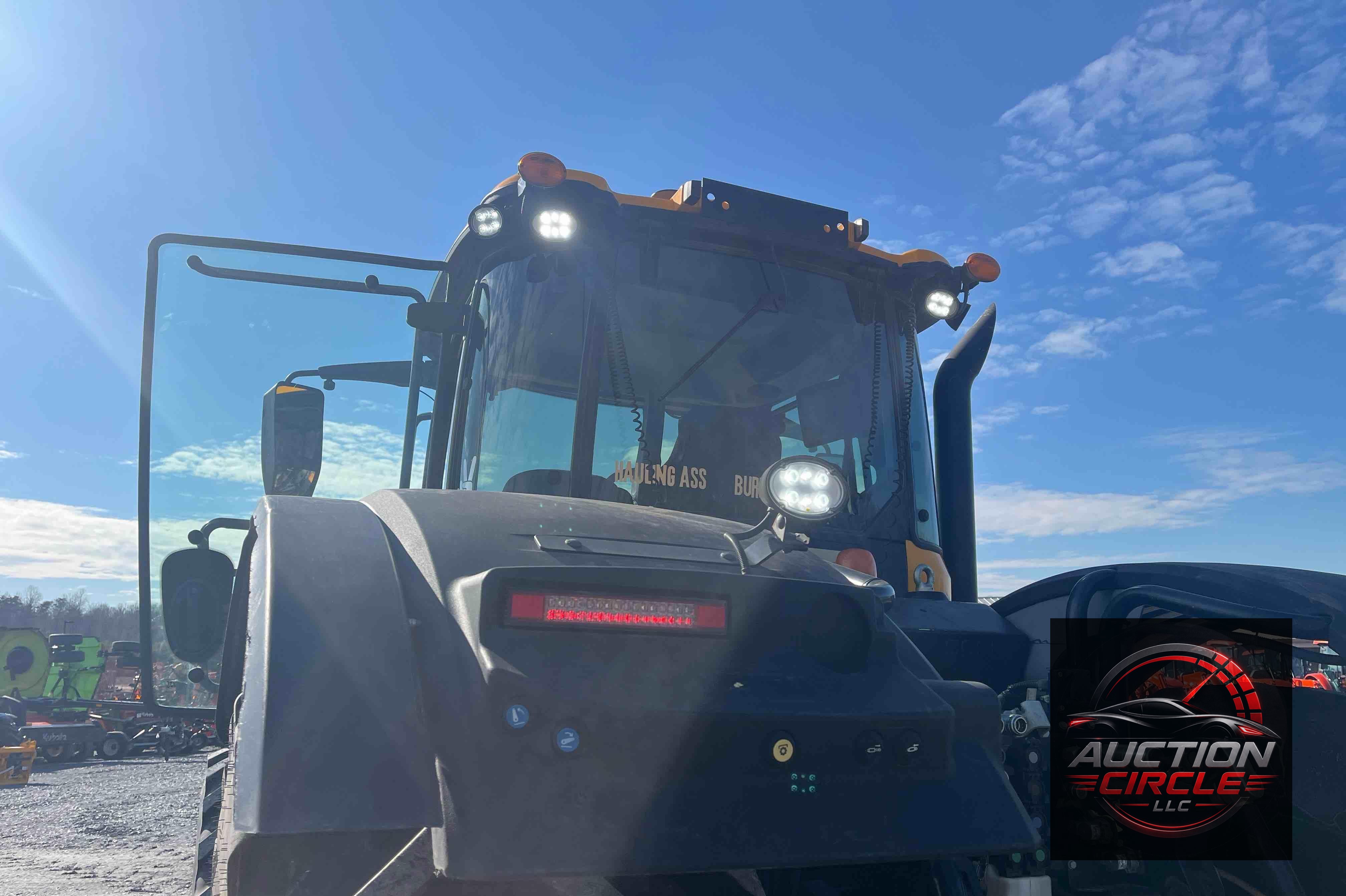 2020 JCB 8330