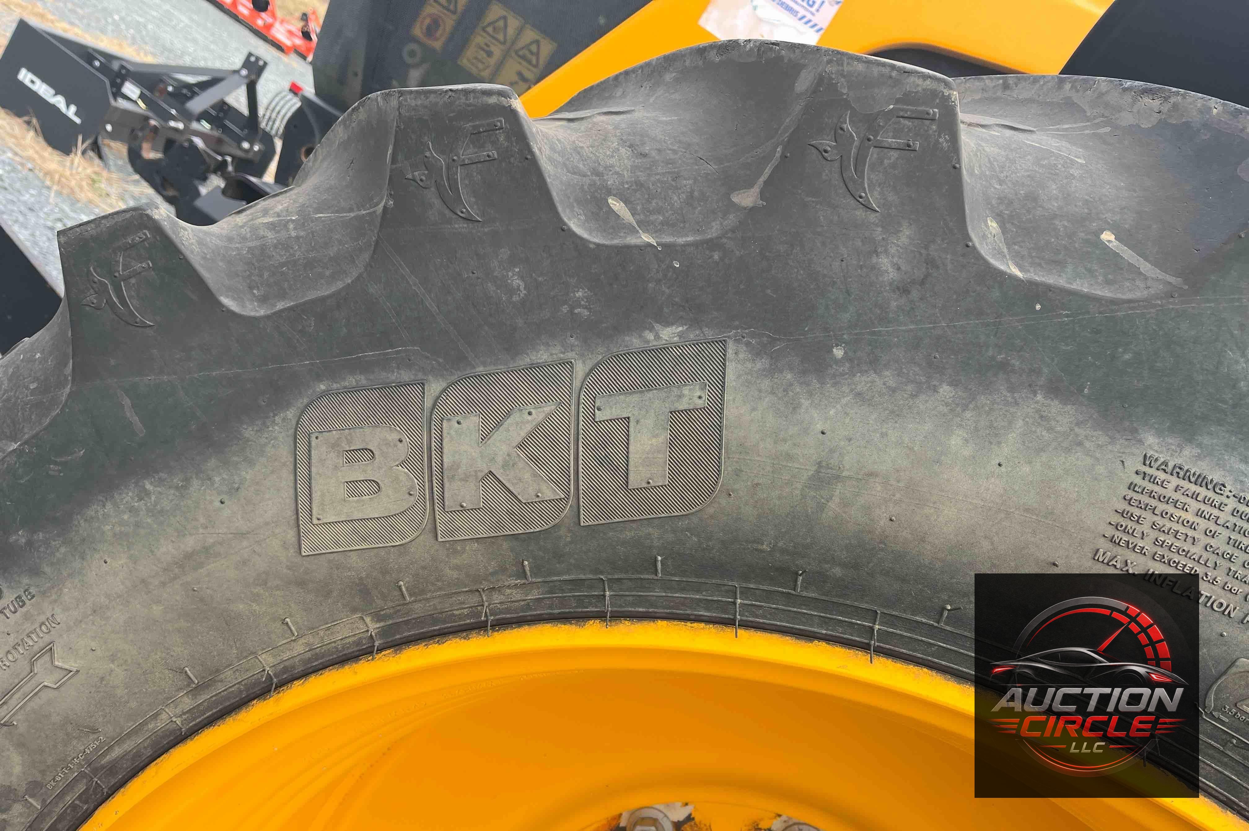2020 JCB 8330