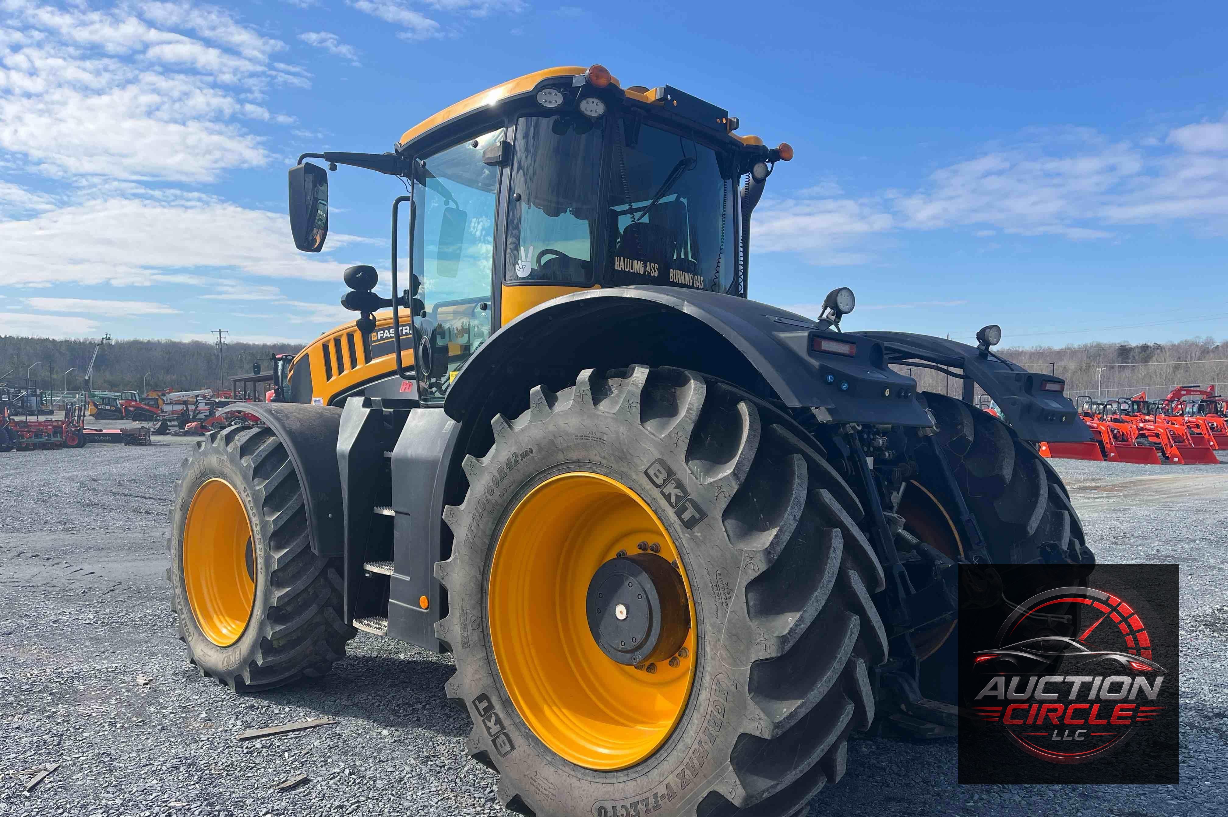 2020 JCB 8330