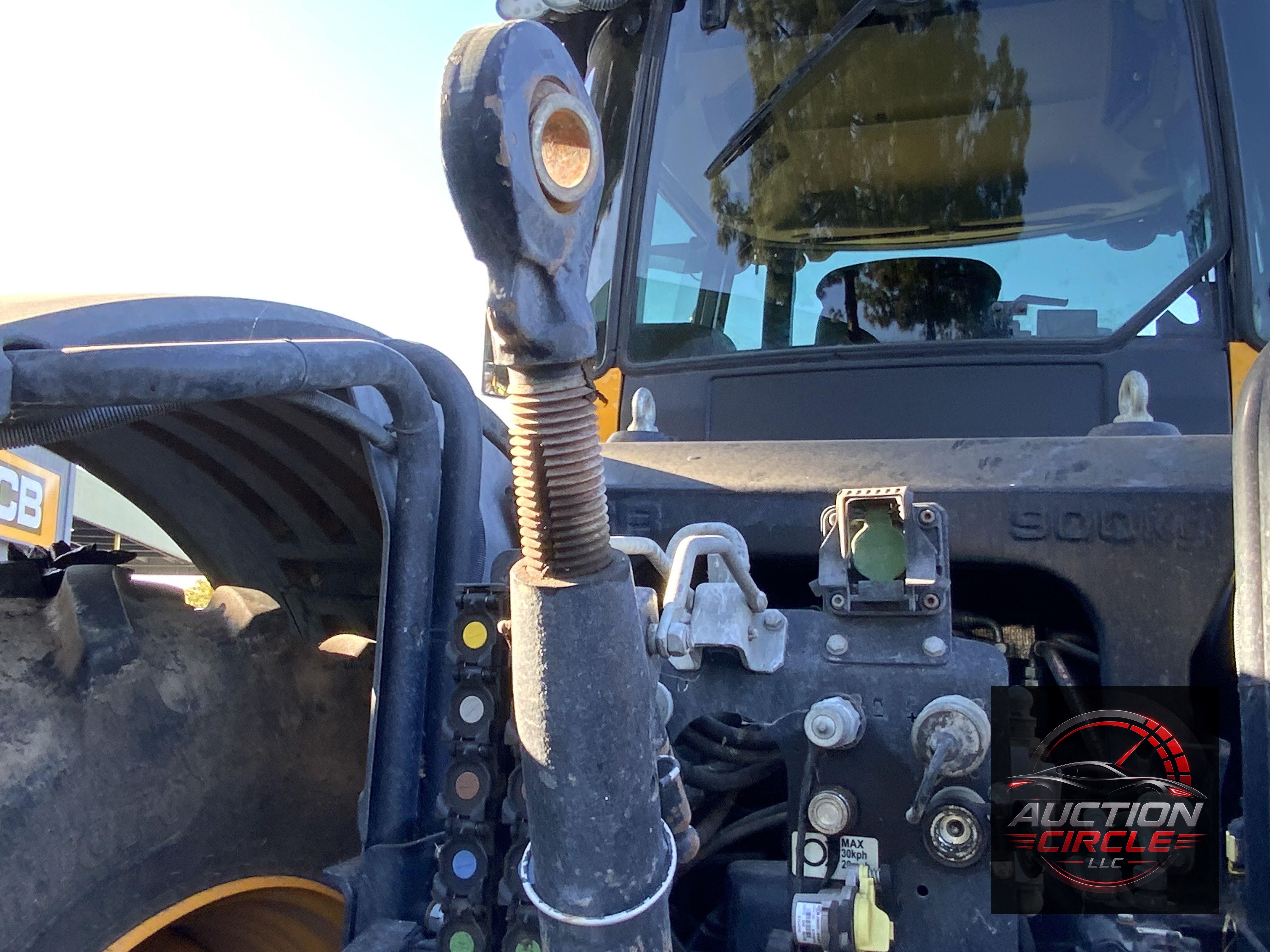 2020 JCB 8330