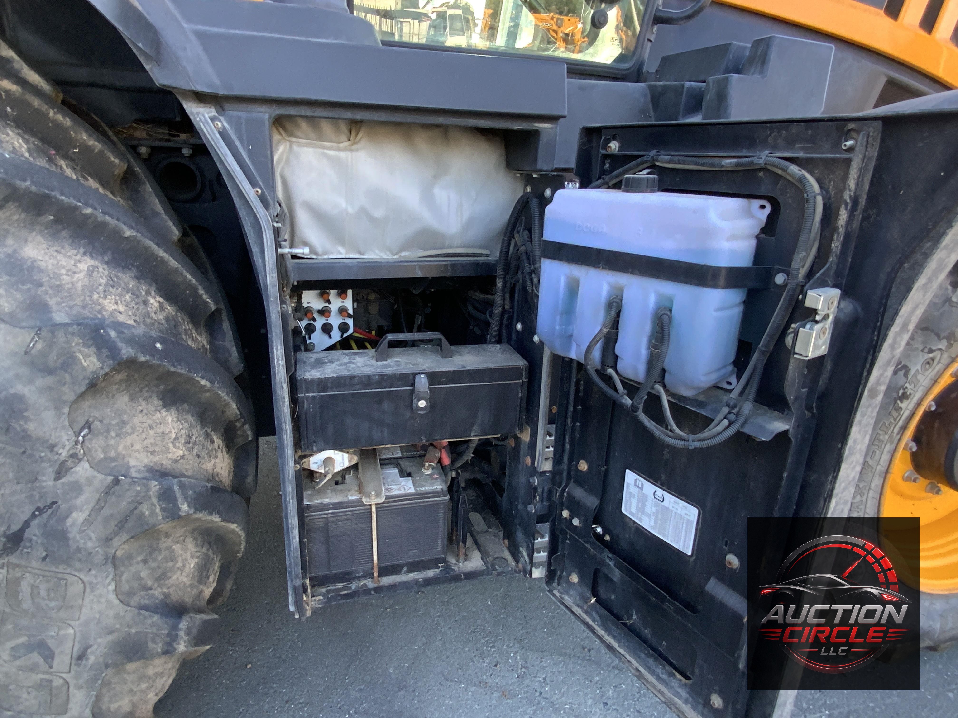 2020 JCB 8330