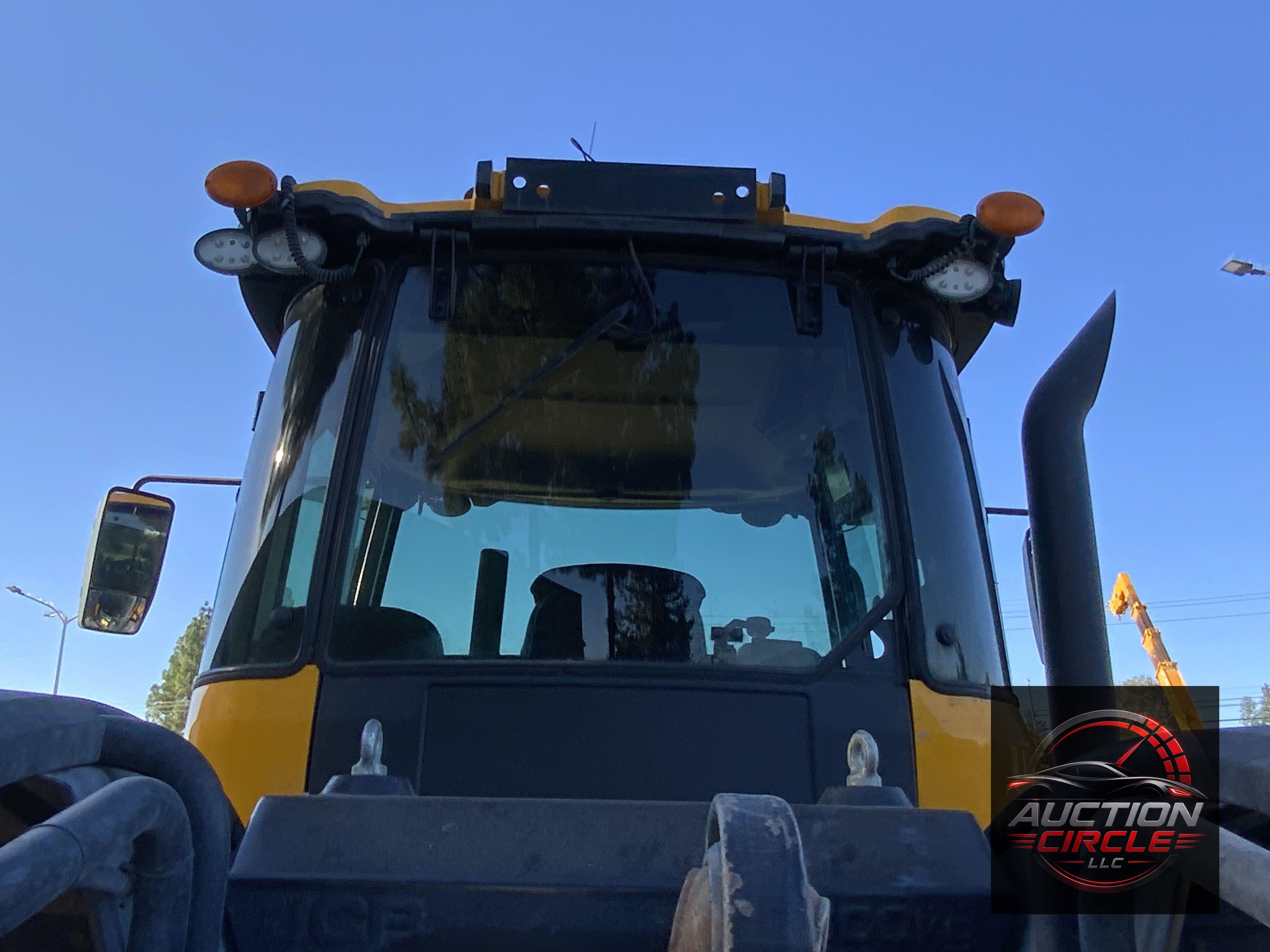 2020 JCB 8330