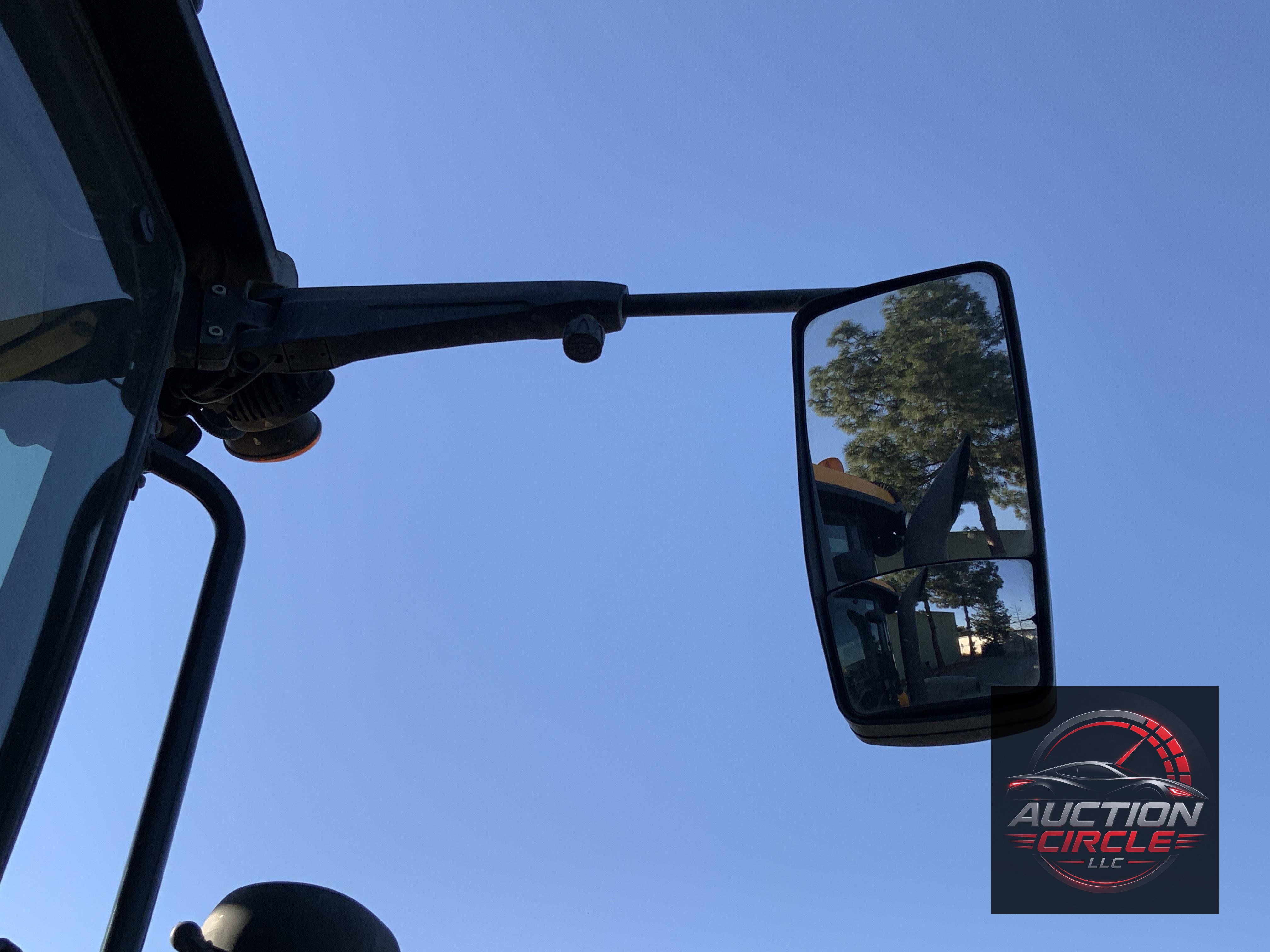 2020 JCB 8330