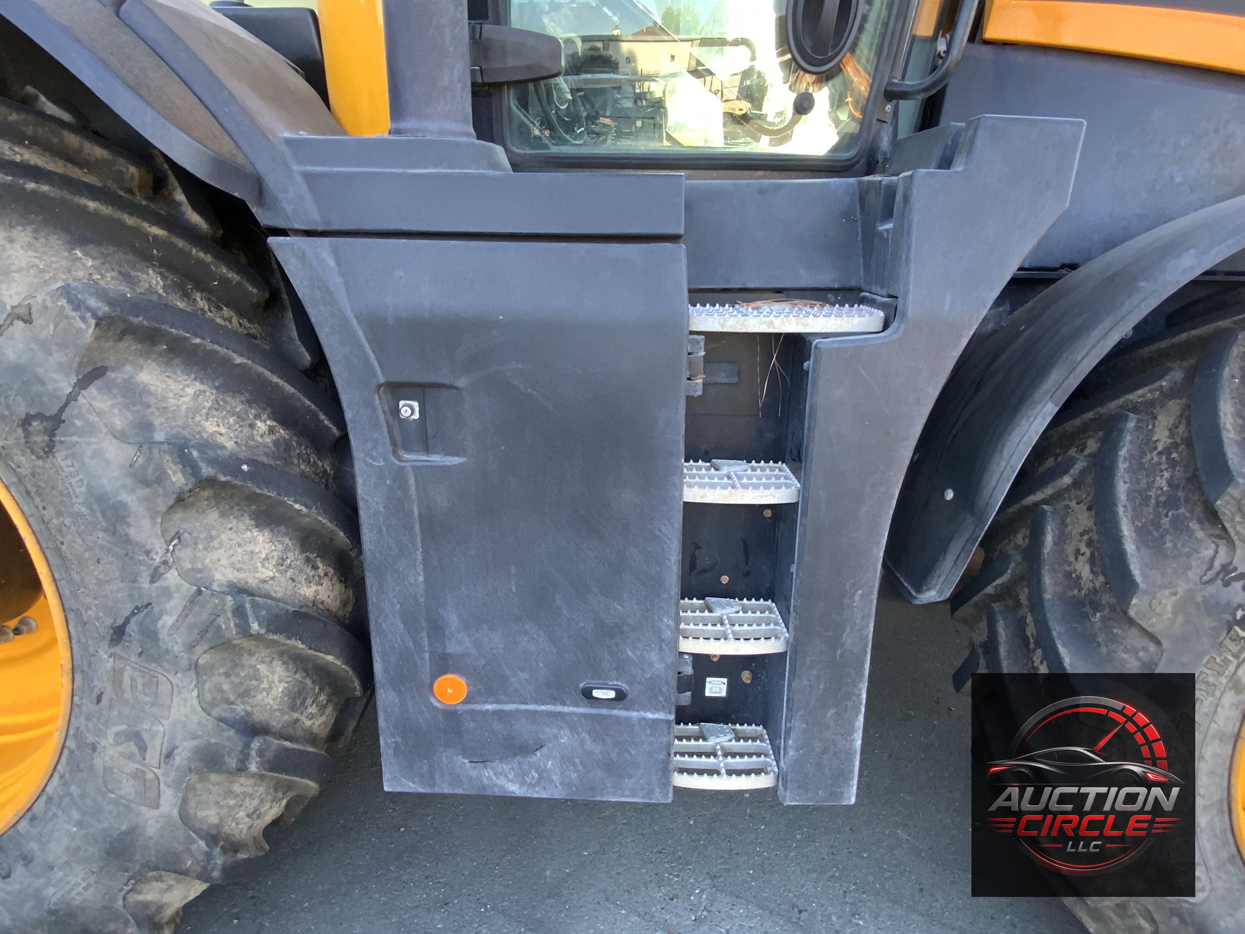 2020 JCB 8330