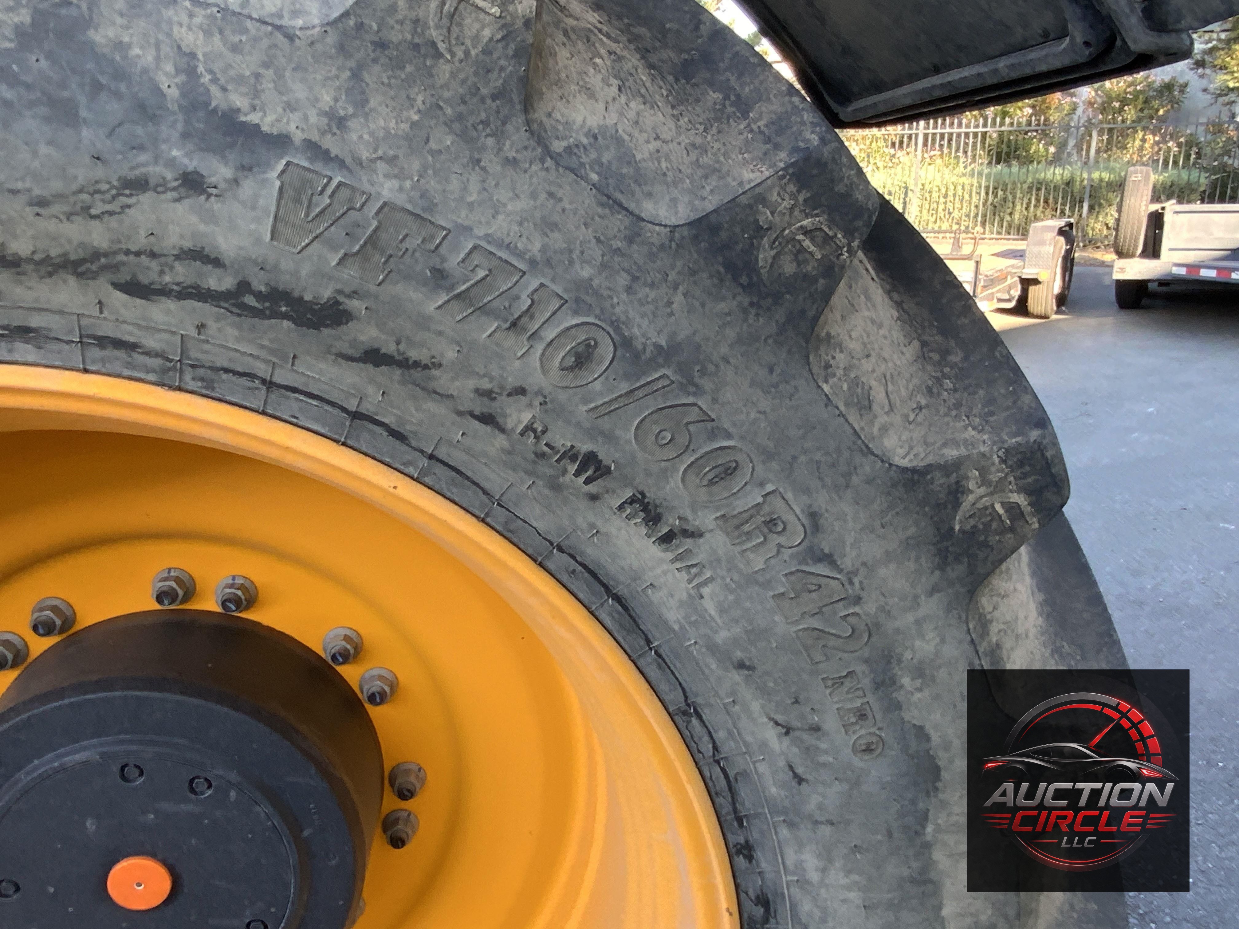 2020 JCB 8330