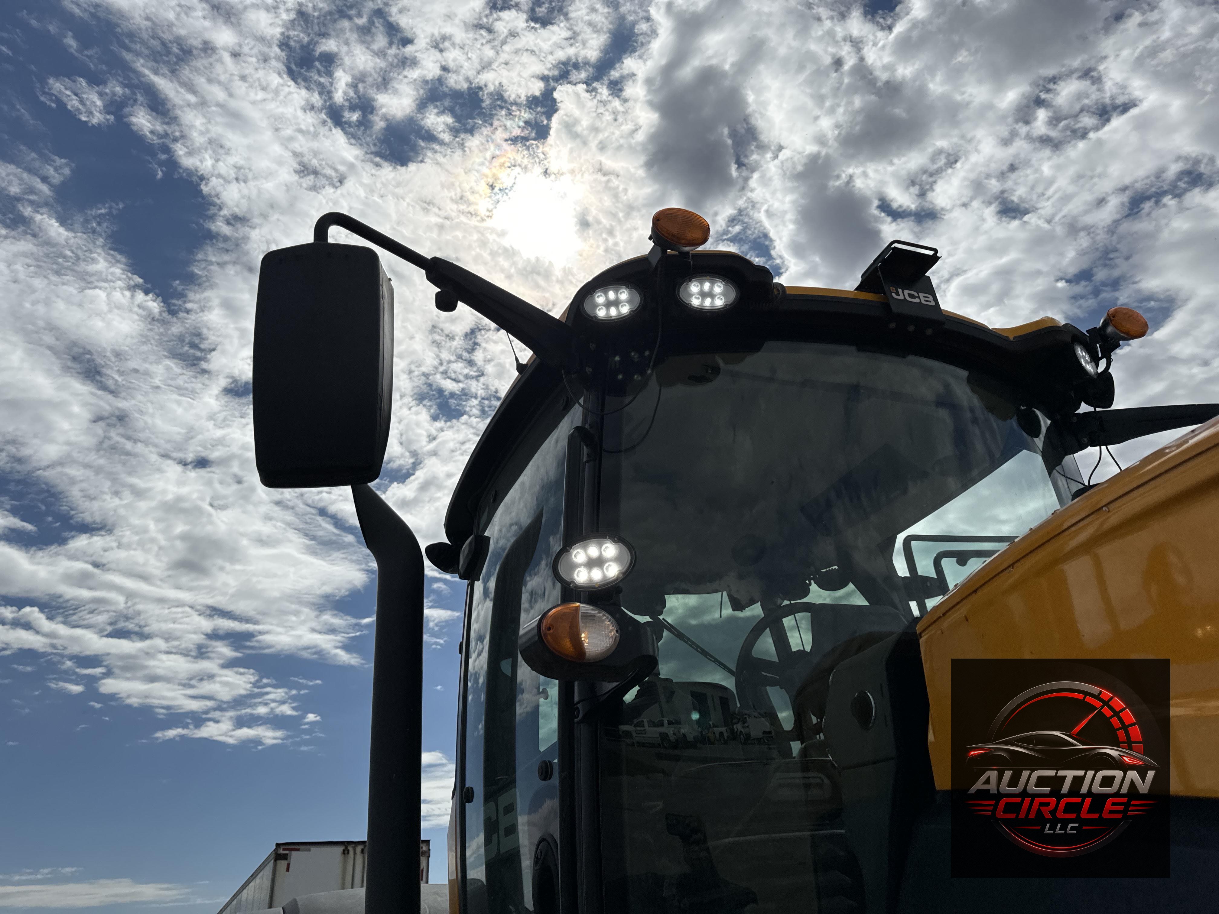 2021 Jcb 8330