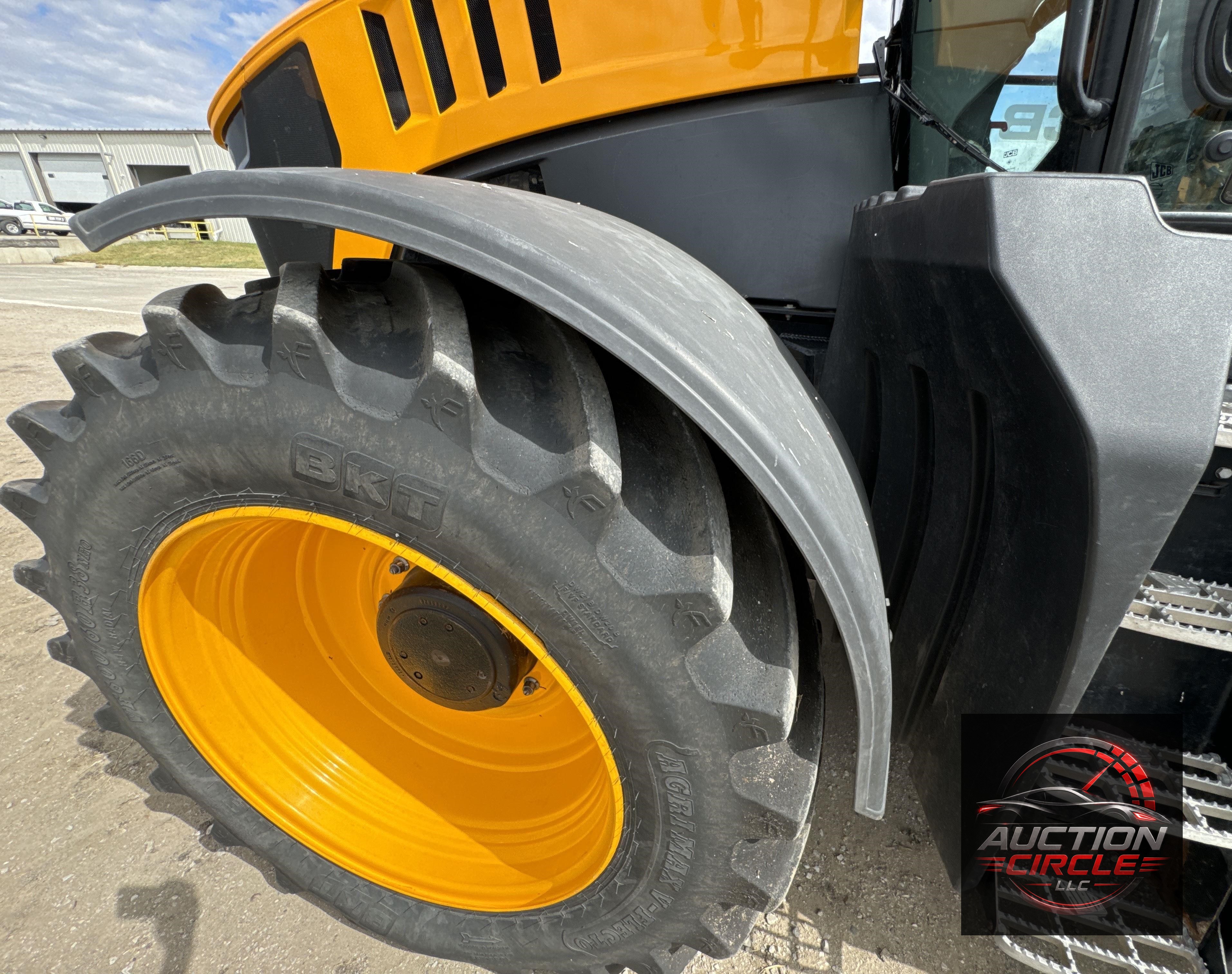 2021 Jcb 8330