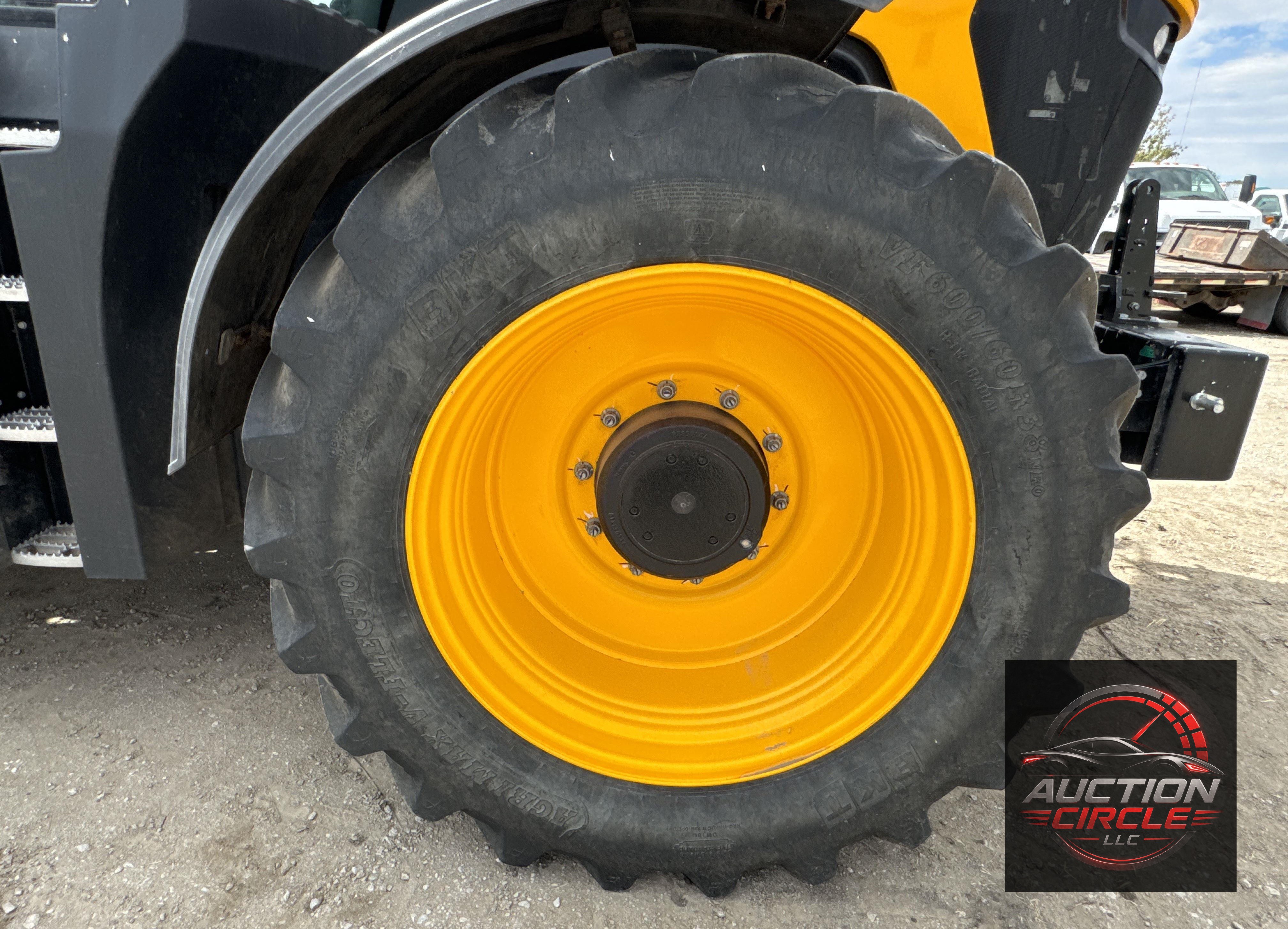 2021 Jcb 8330