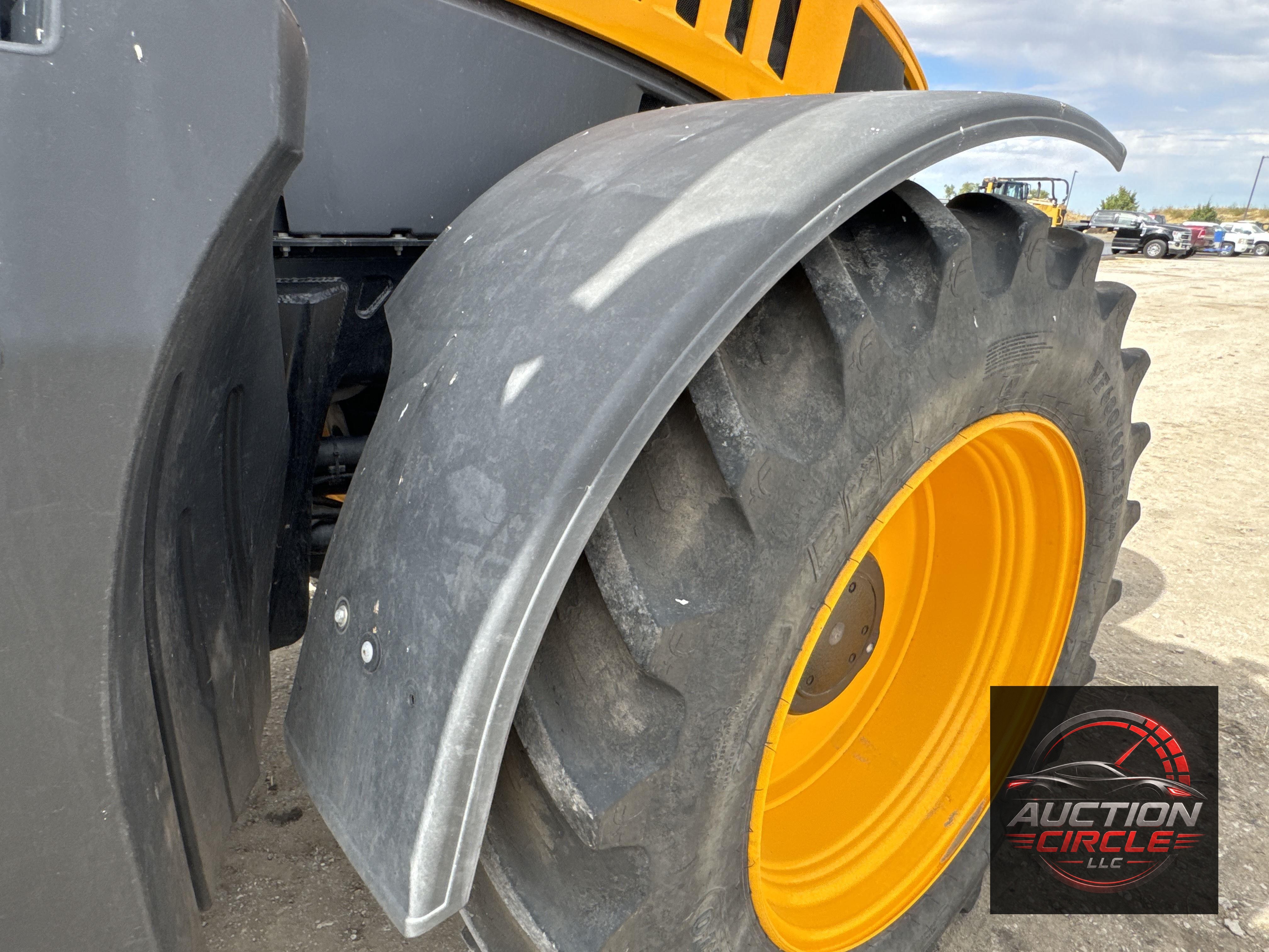 2021 Jcb 8330