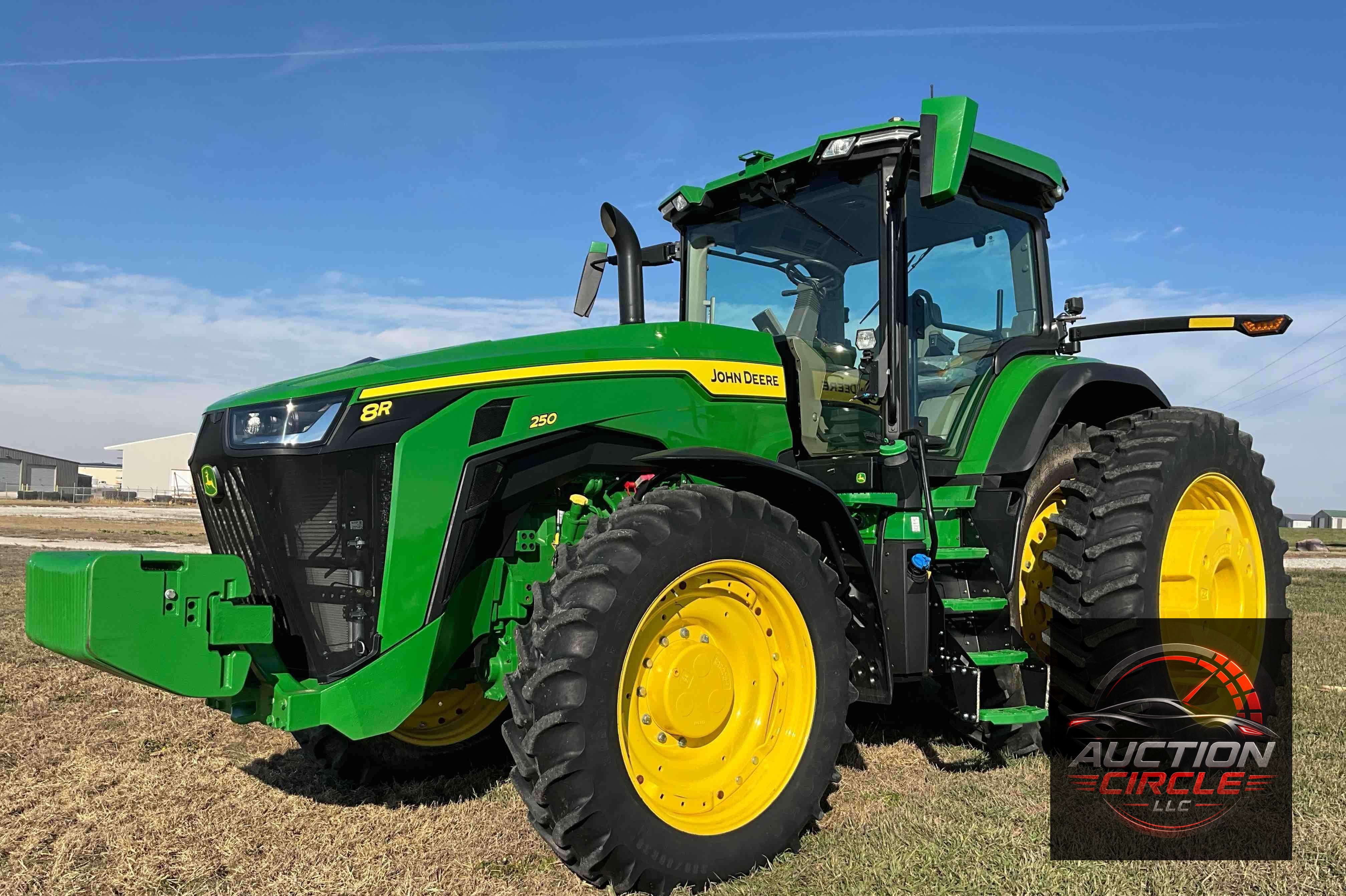2022 John Deere 8R 250