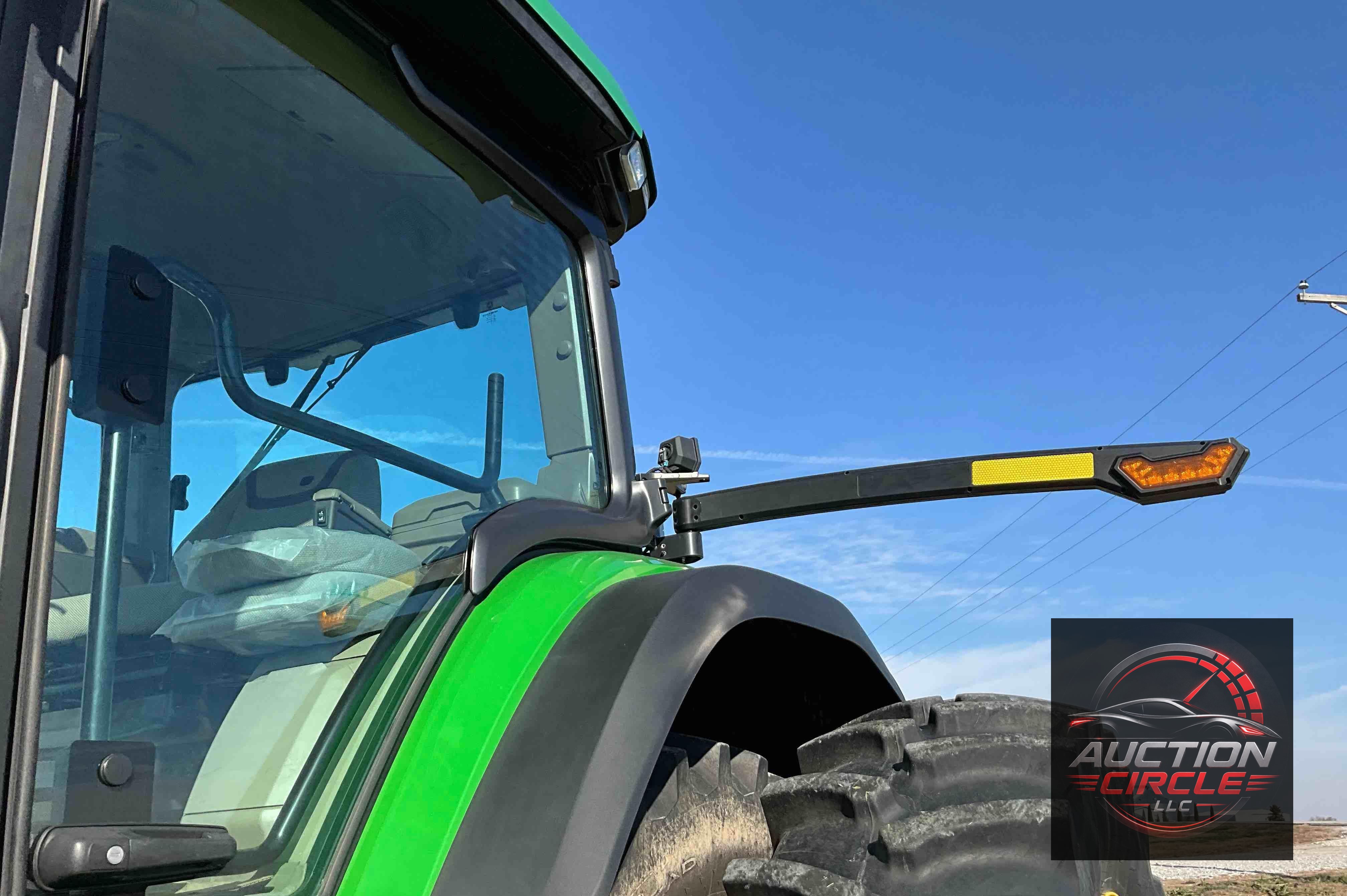 2022 John Deere 8R 250