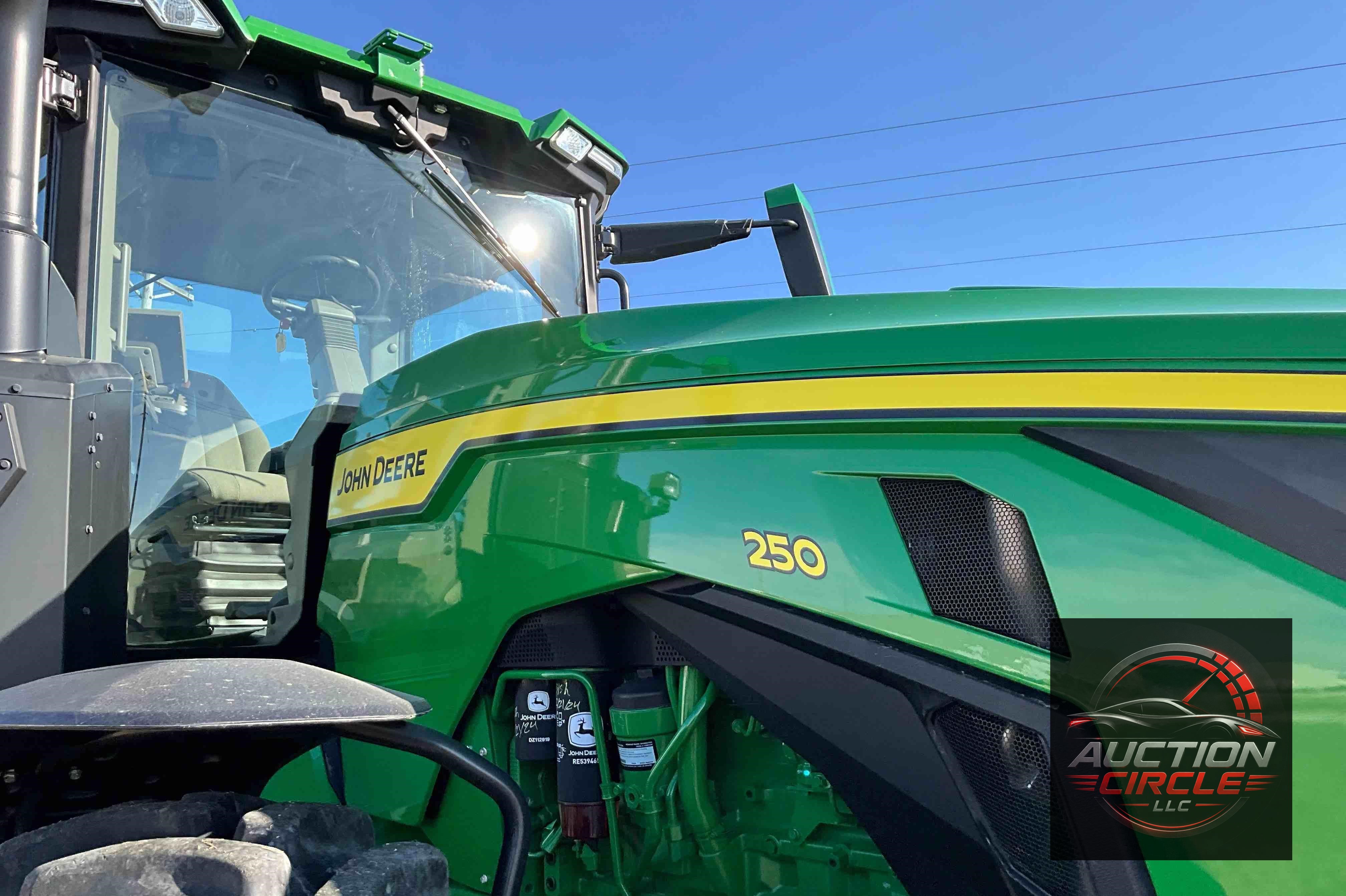 2022 John Deere 8R 250