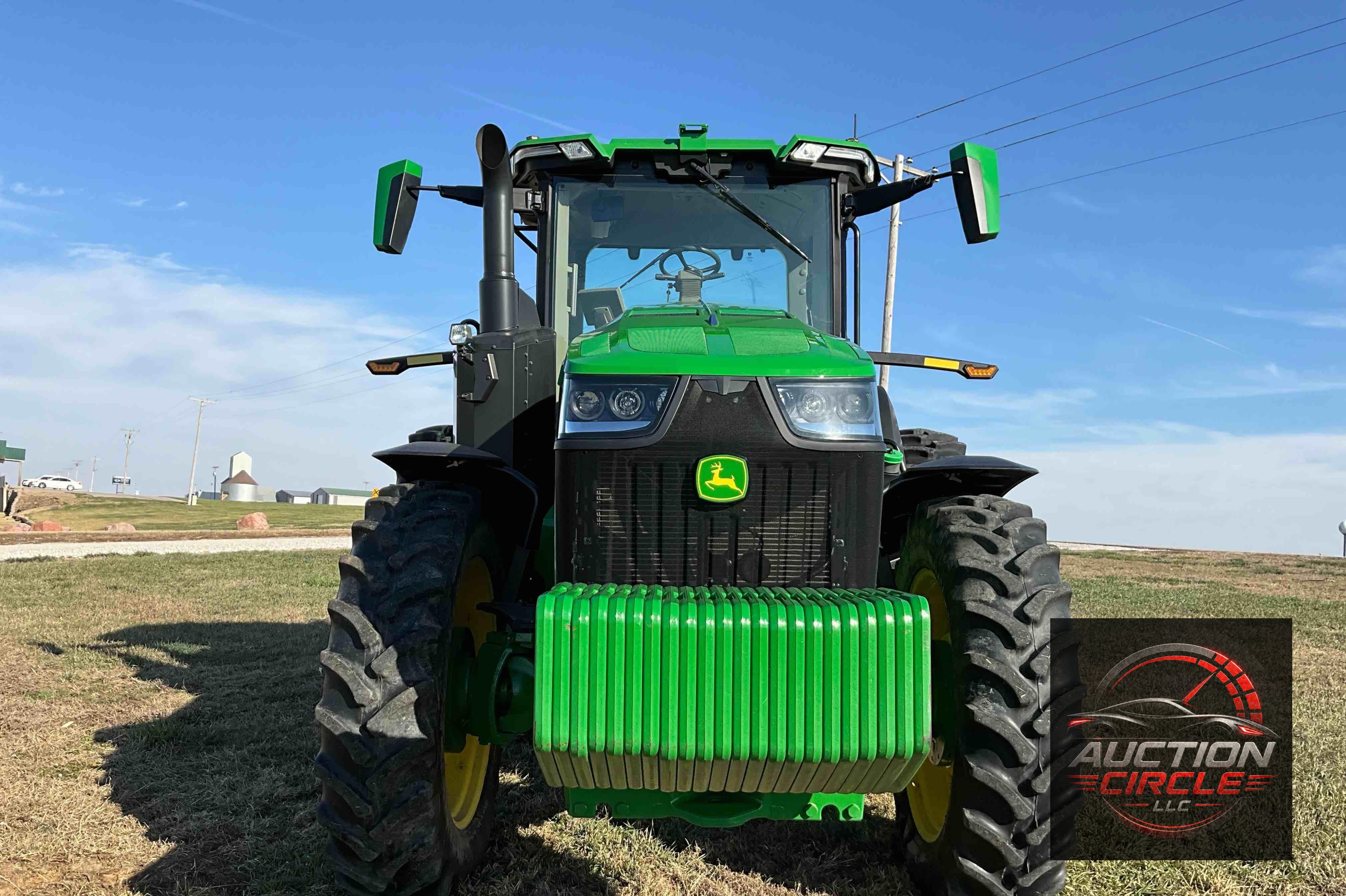 2022 John Deere 8R 250