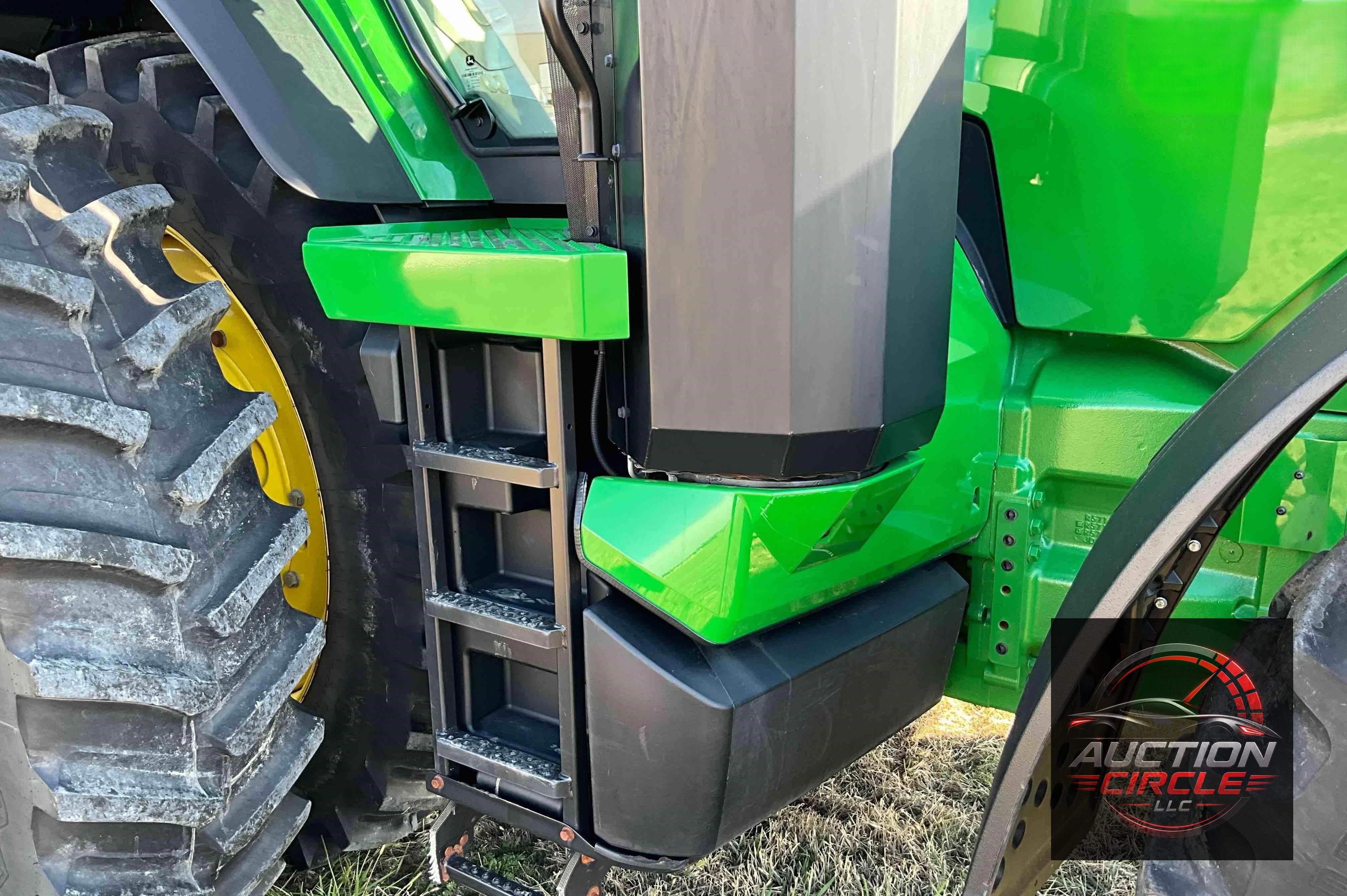 2022 John Deere 8R 250