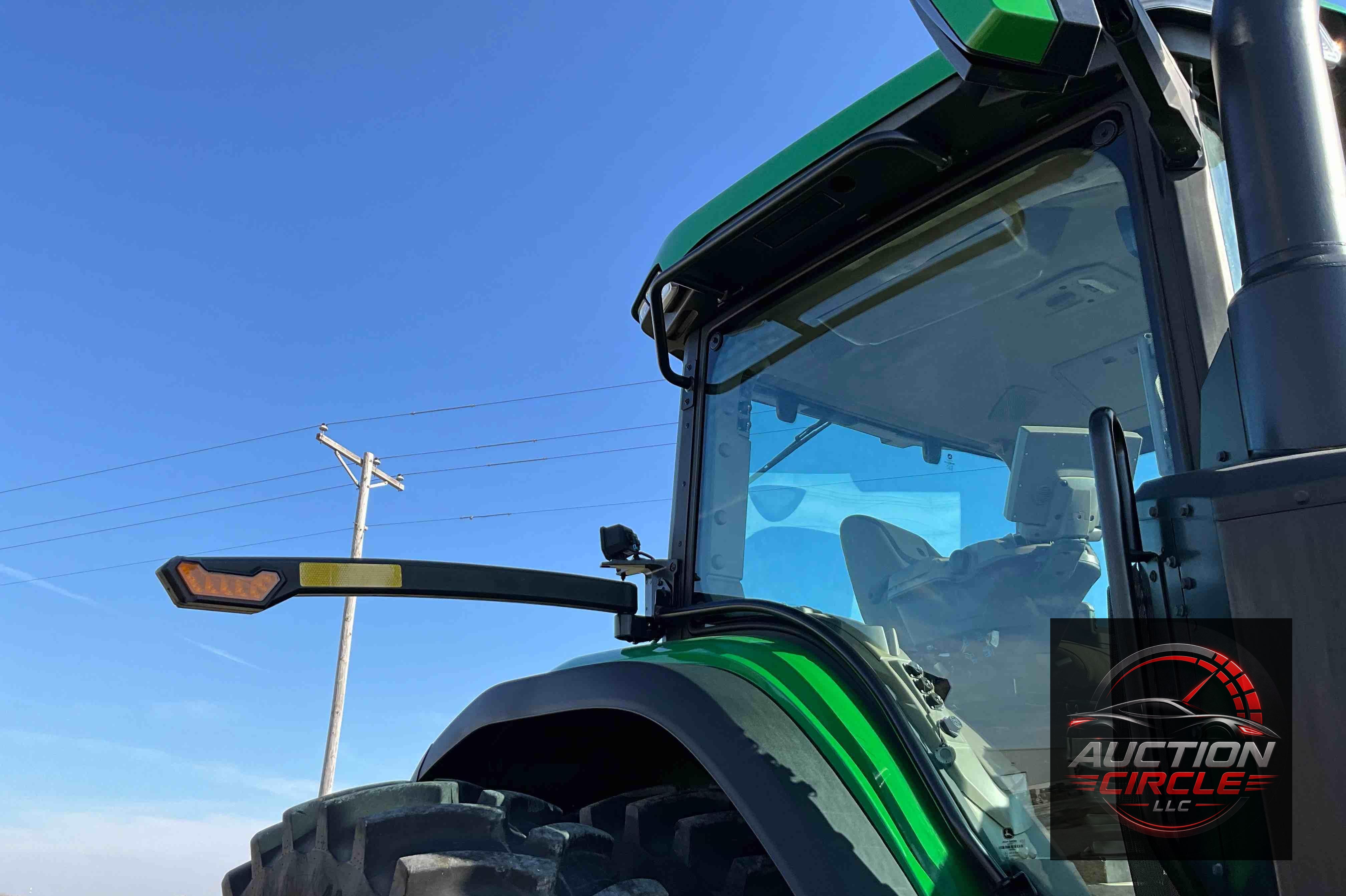 2022 John Deere 8R 250