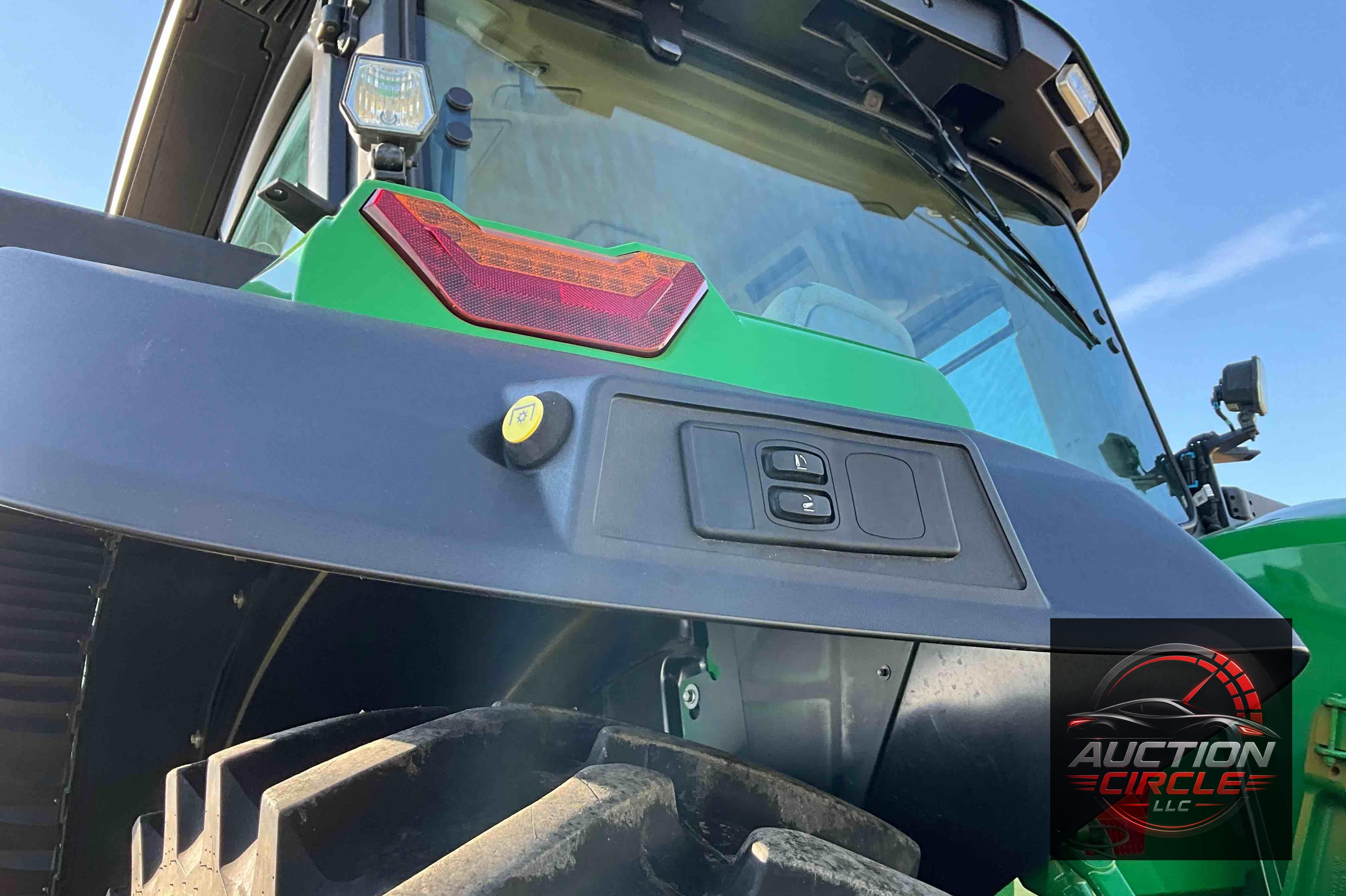 2022 John Deere 8R 250