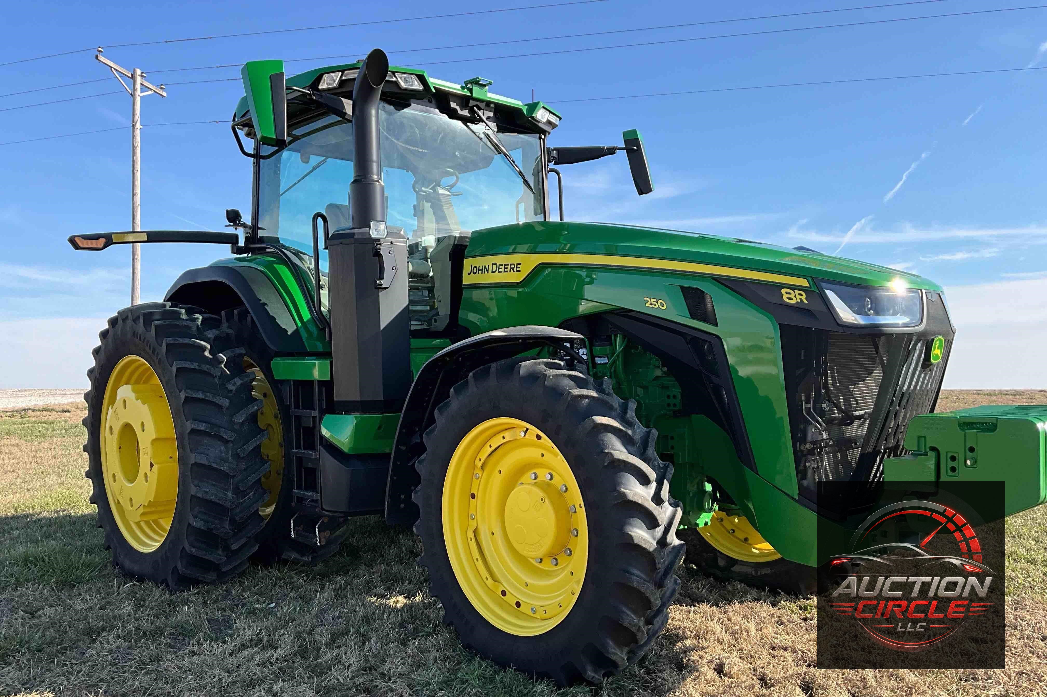 2022 John Deere 8R 250