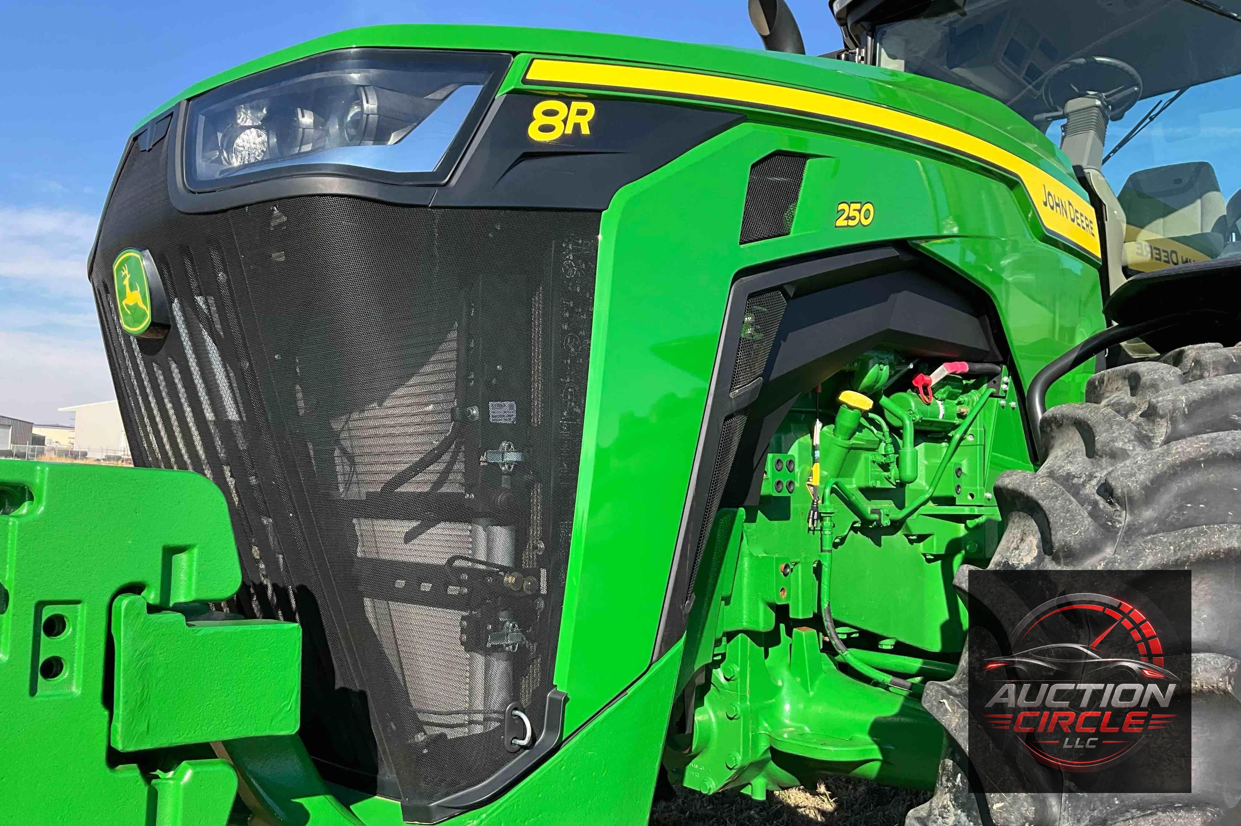 2022 John Deere 8R 250