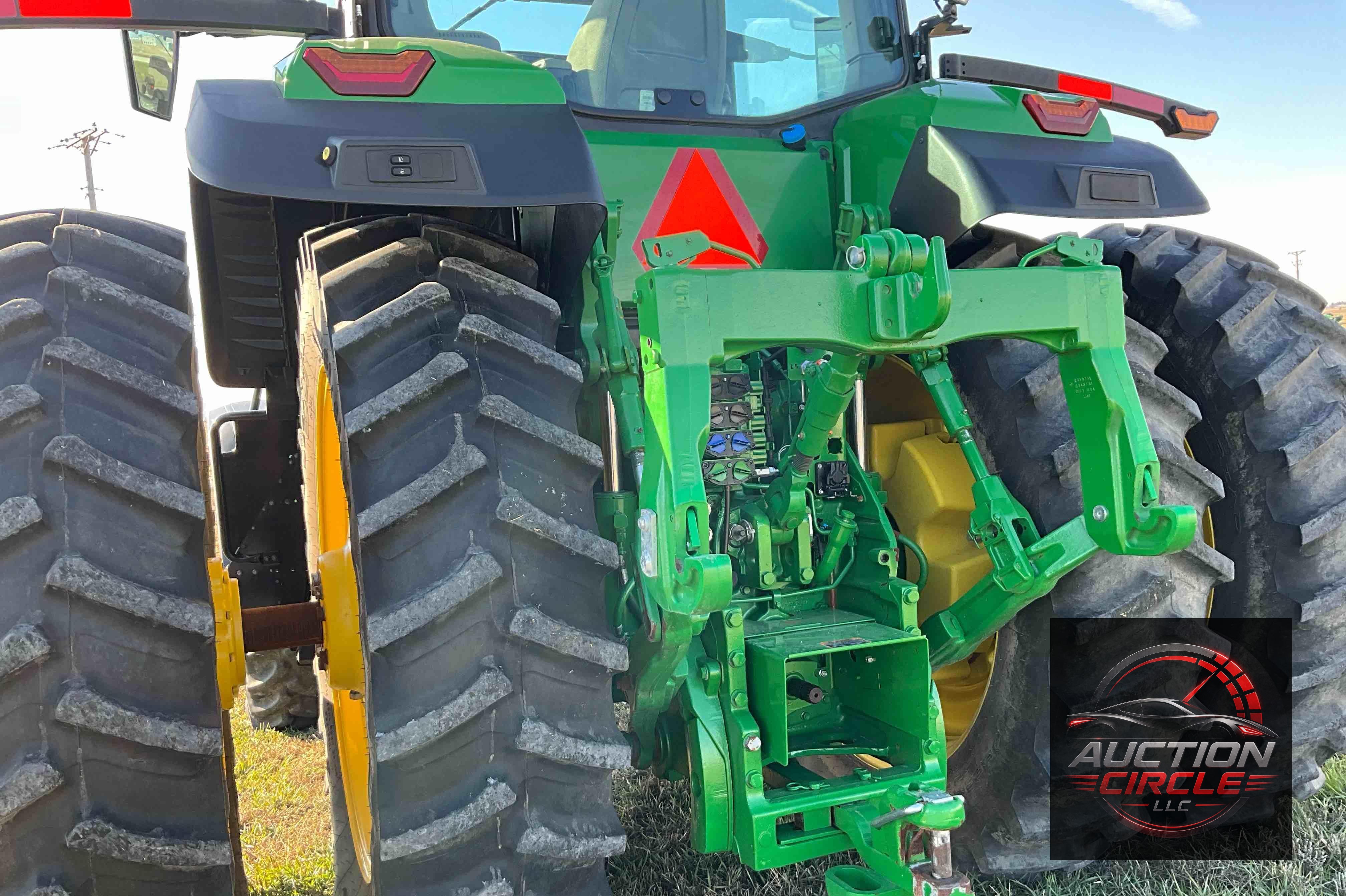 2022 John Deere 8R 250