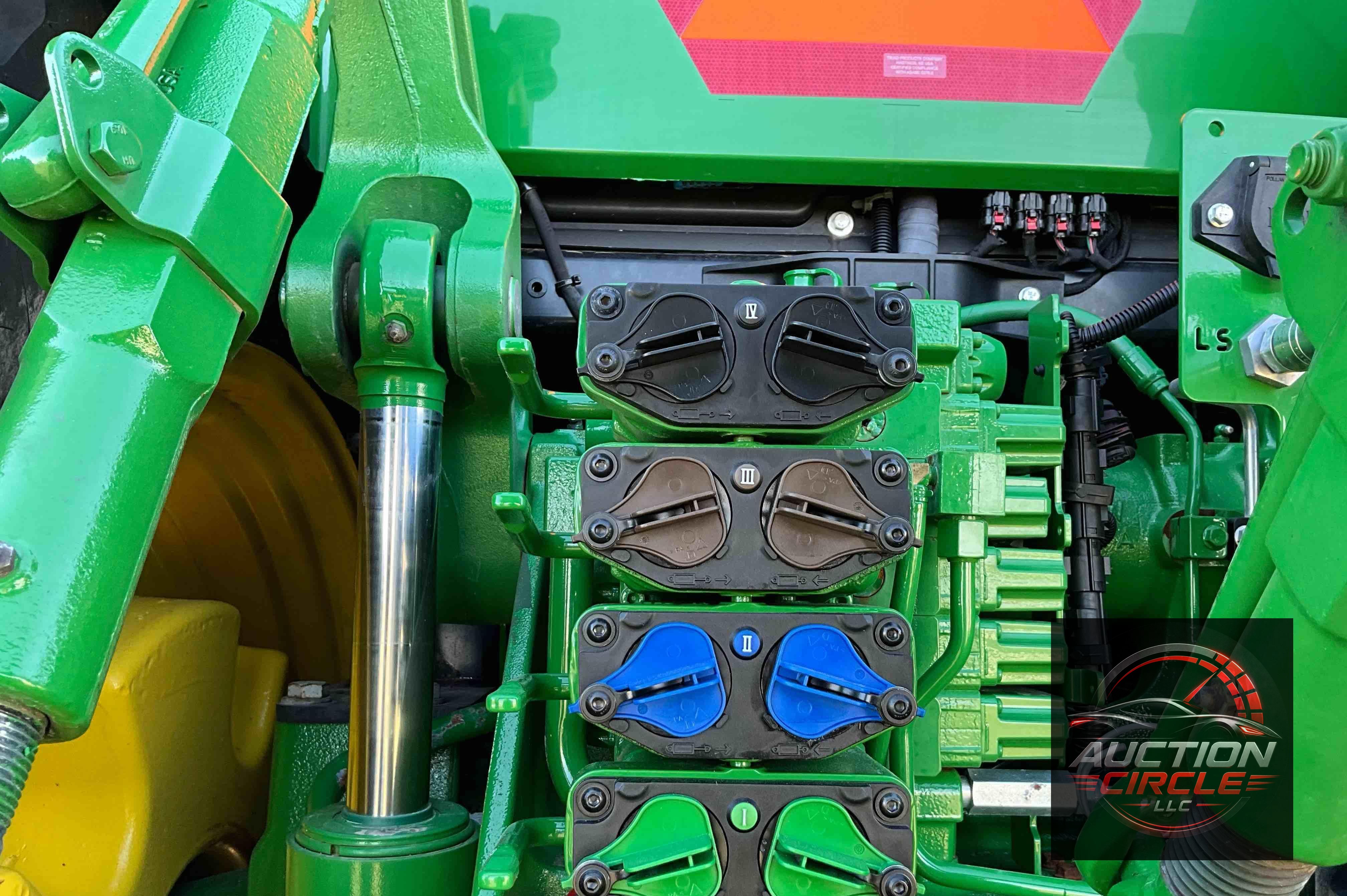 2022 John Deere 8R 250